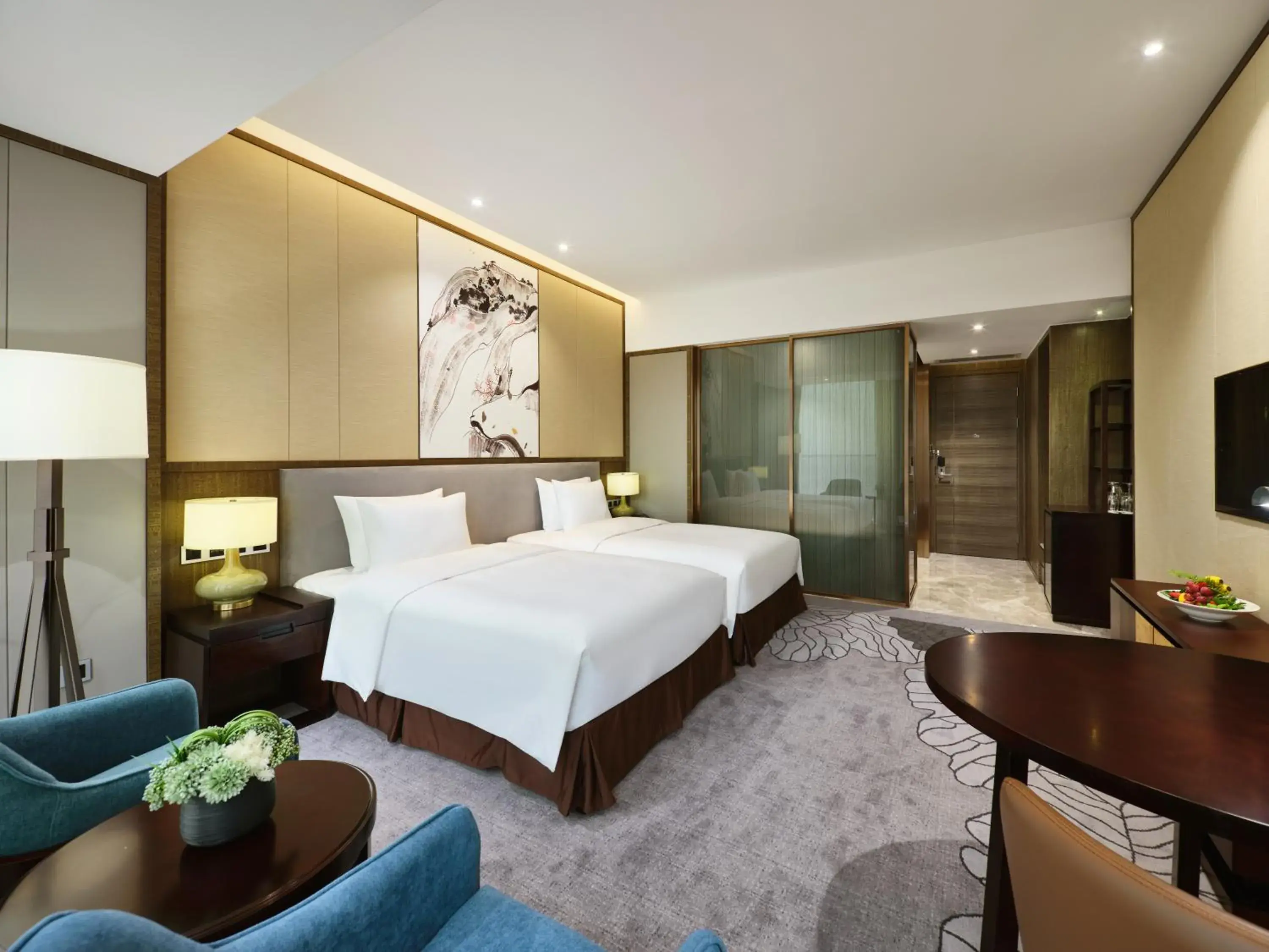 Bed in Crowne Plaza Nanning City Center, an IHG Hotel