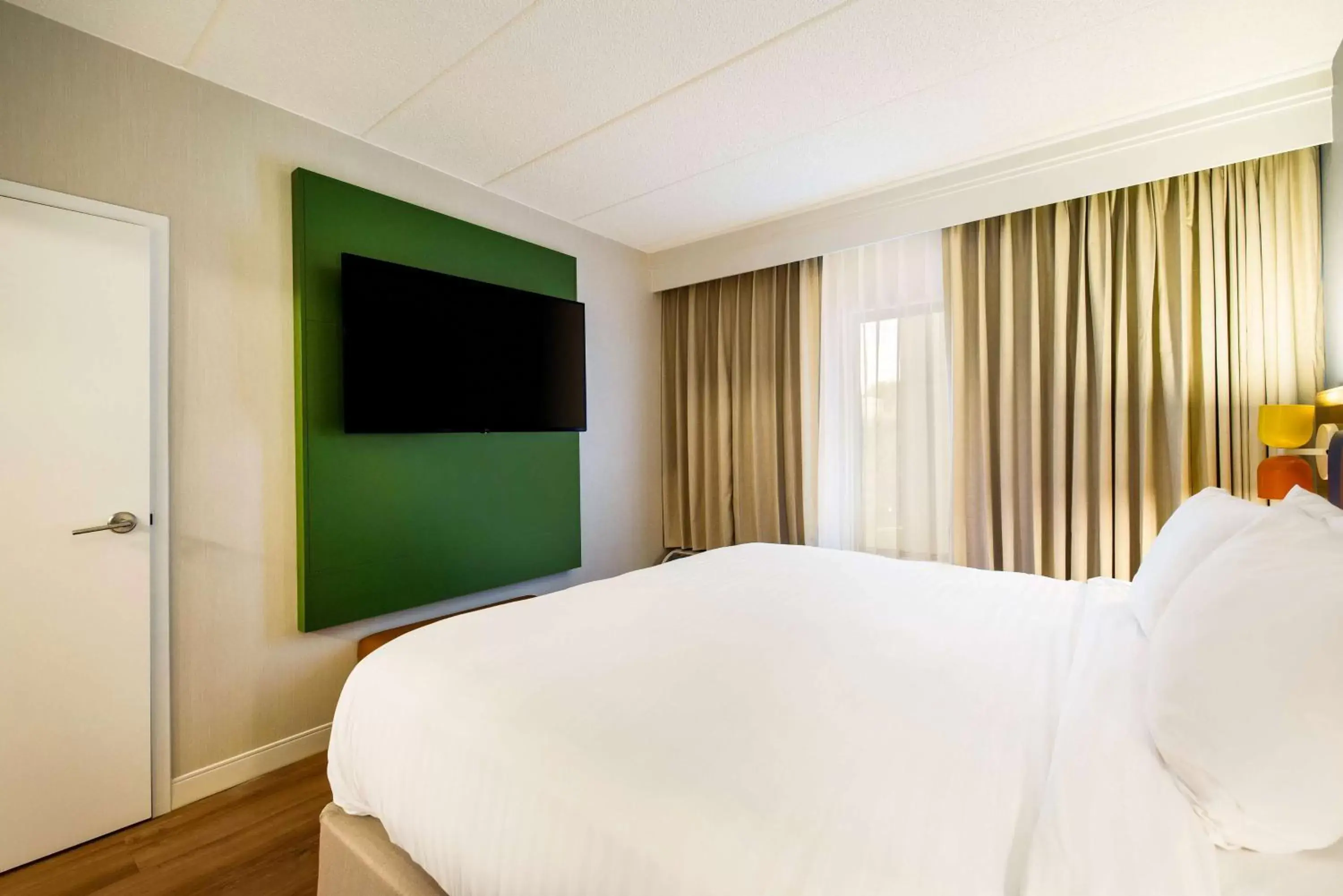 Bedroom, Bed in Sonesta Select Philadelphia Airport
