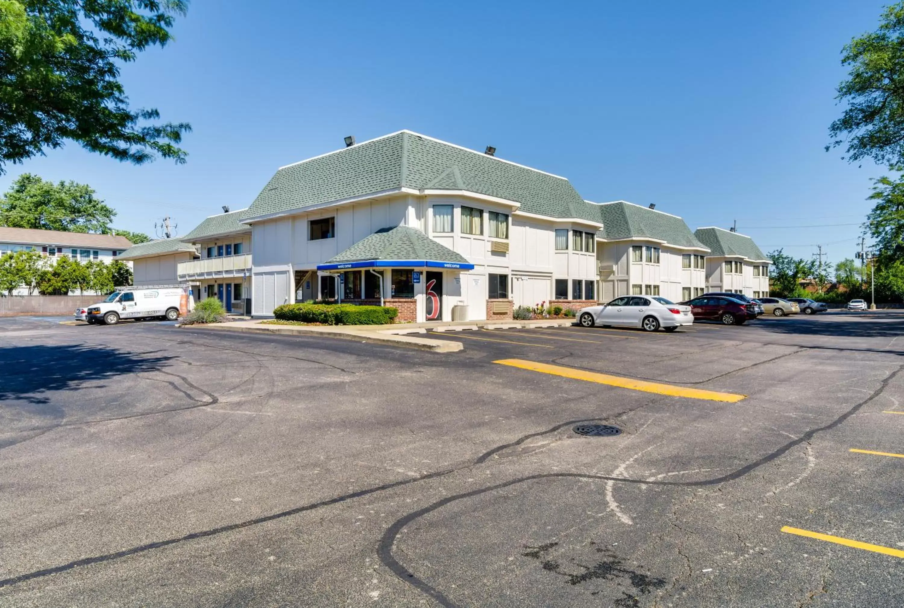 Facade/entrance, Property Building in Motel 6-Schiller Park, IL - Chicago O'Hare