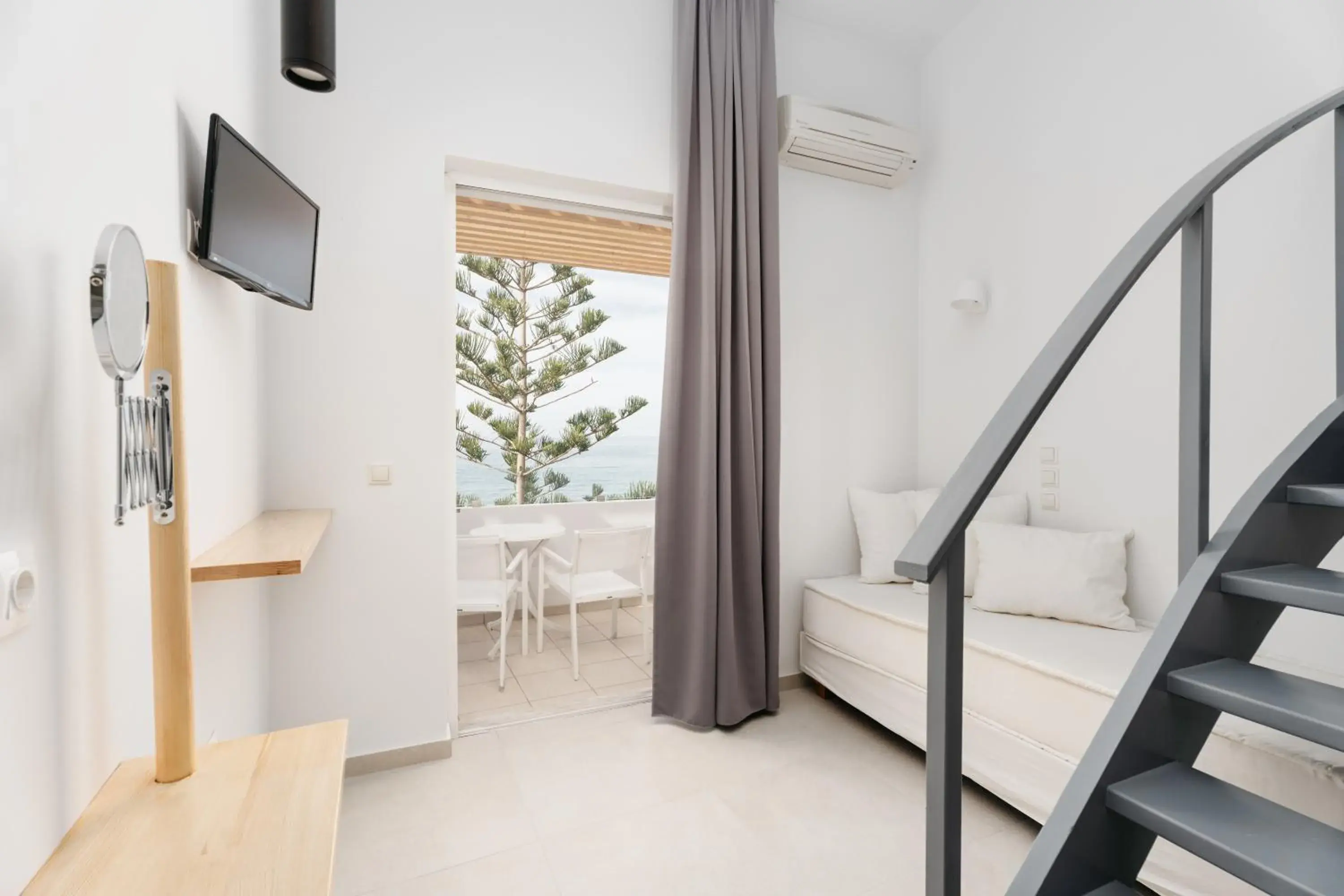 Bedroom, TV/Entertainment Center in Petradi Beach Lounge Hotel