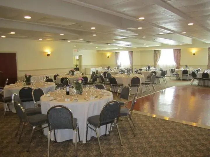 Balcony/Terrace, Banquet Facilities in Comfort Inn & Suites Thousand Islands Harbour District