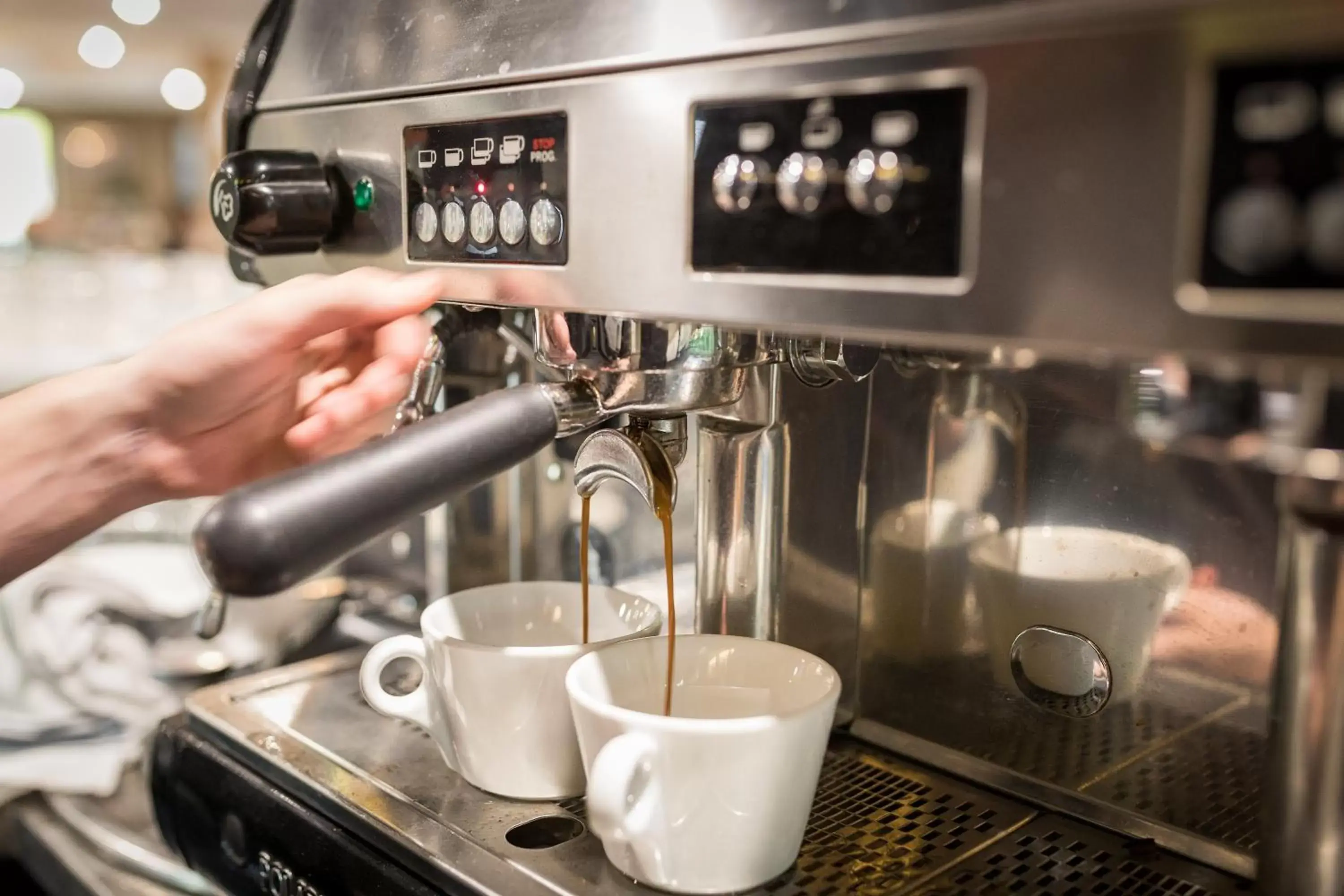 Coffee/tea facilities in Mawson Lakes Hotel