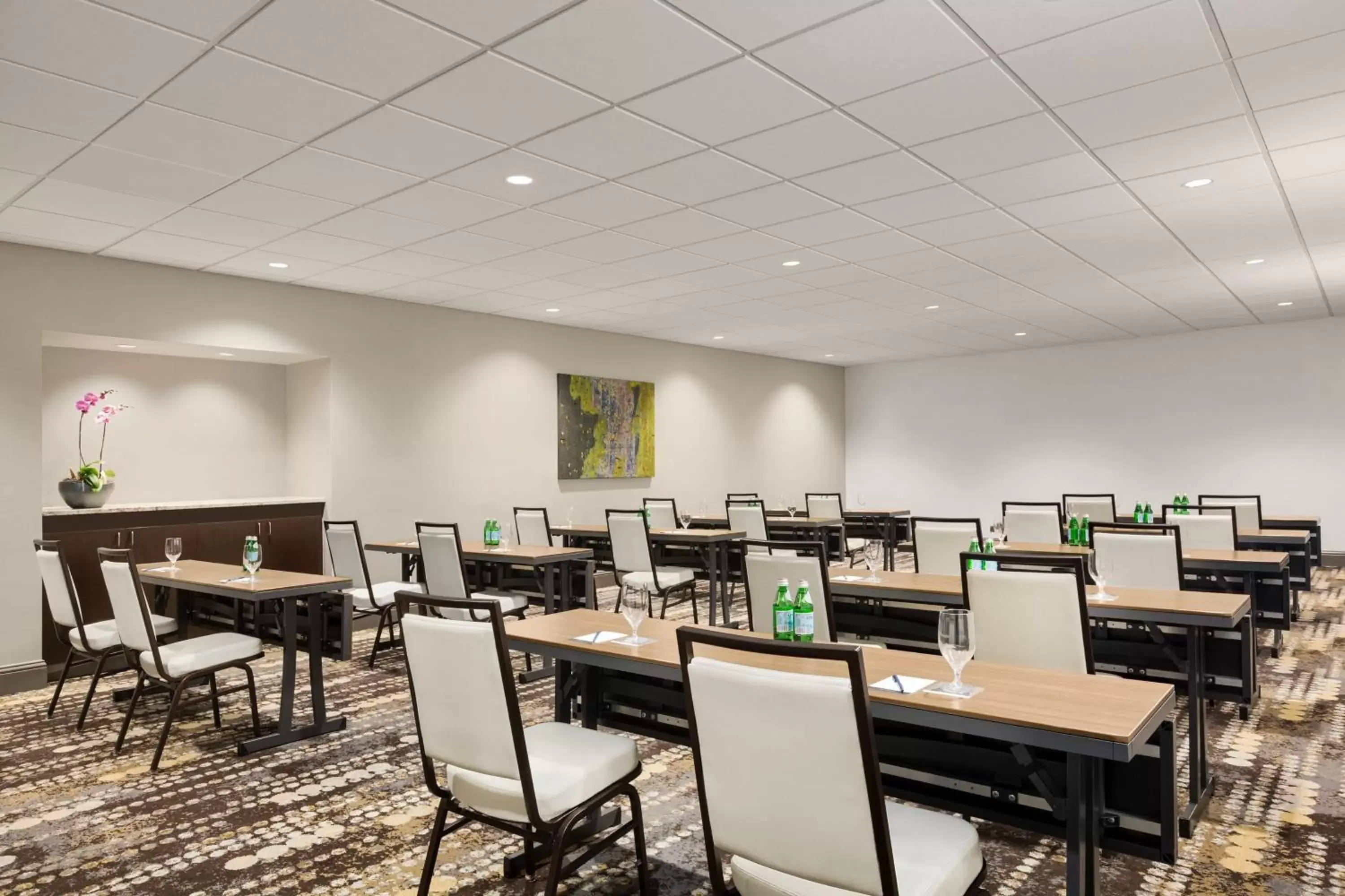 Meeting/conference room, Restaurant/Places to Eat in Magnolia Hotel Denver, a Tribute Portfolio Hotel