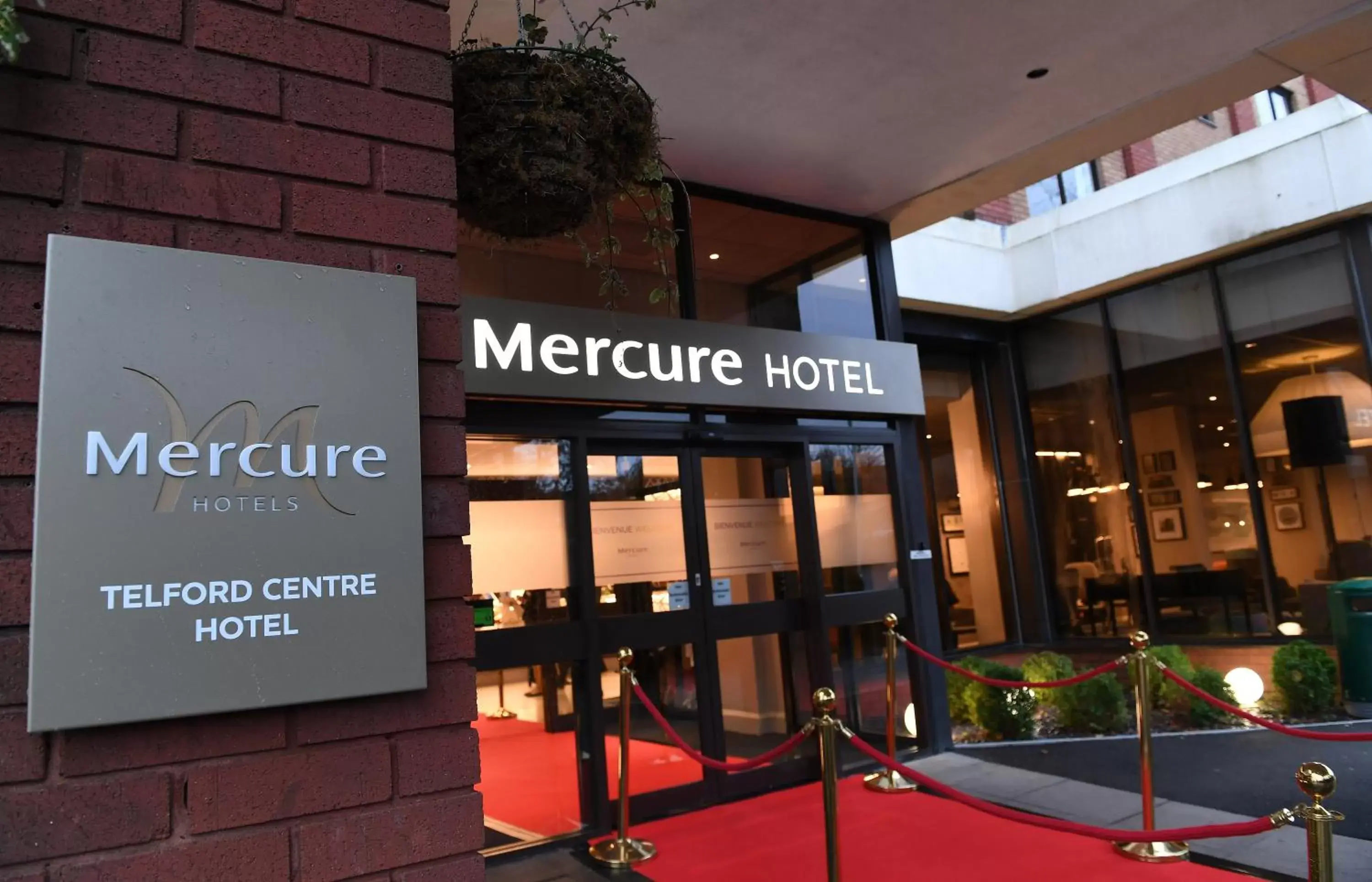 Facade/entrance in Mercure Telford Centre Hotel