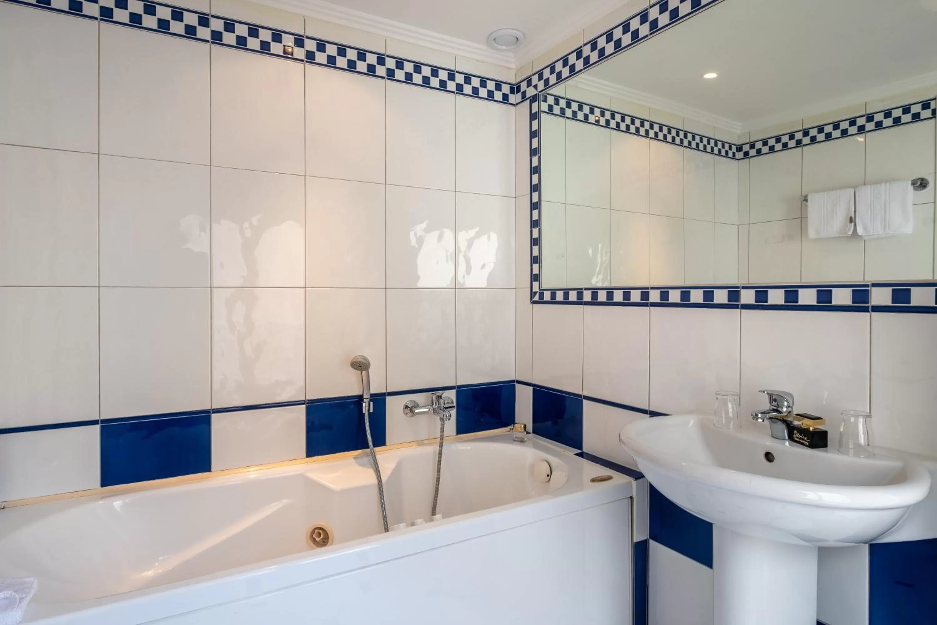 Bathroom in Hotel London