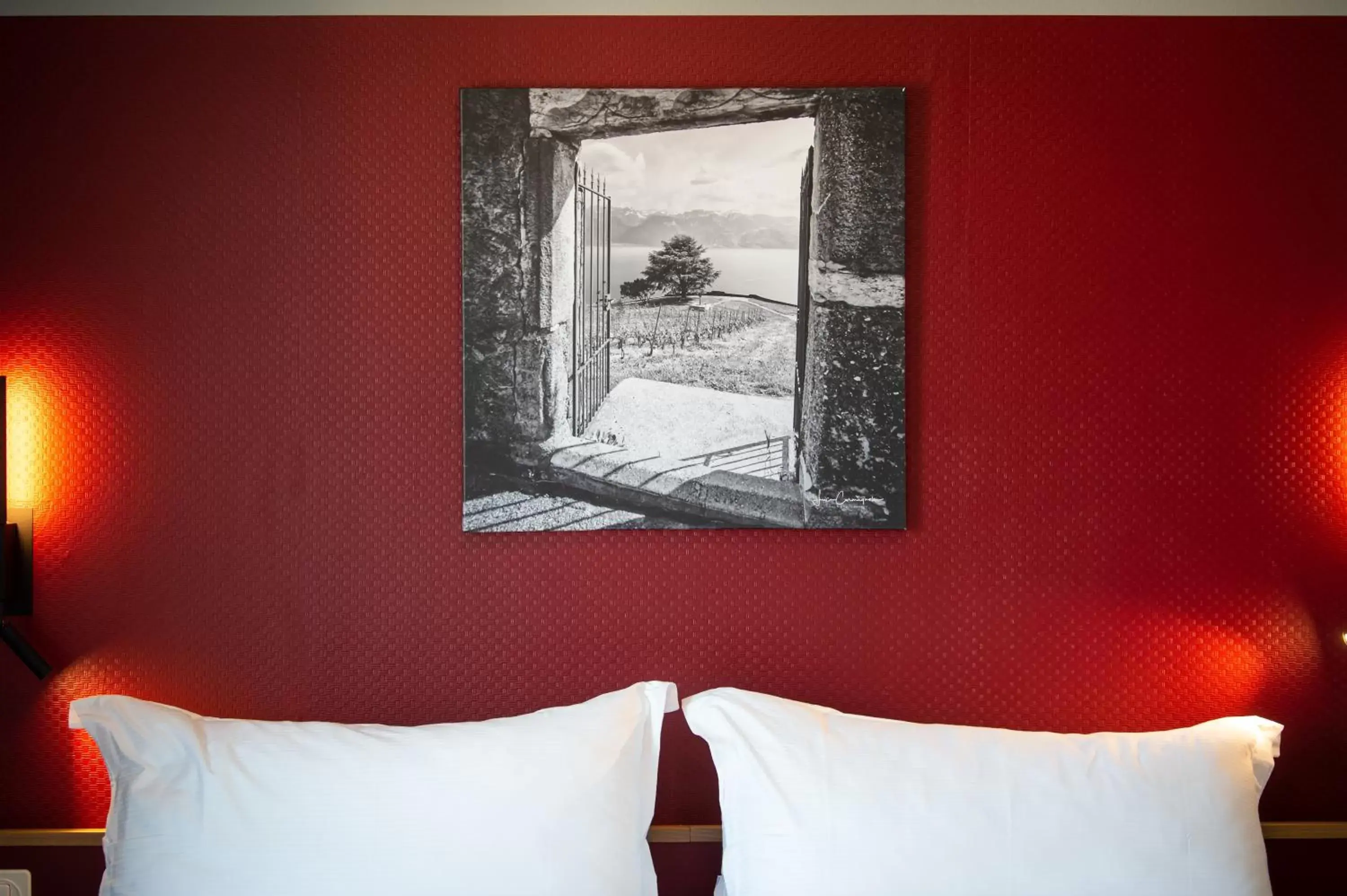 Bedroom, Bed in Châtonneyre Hotel & Restaurant