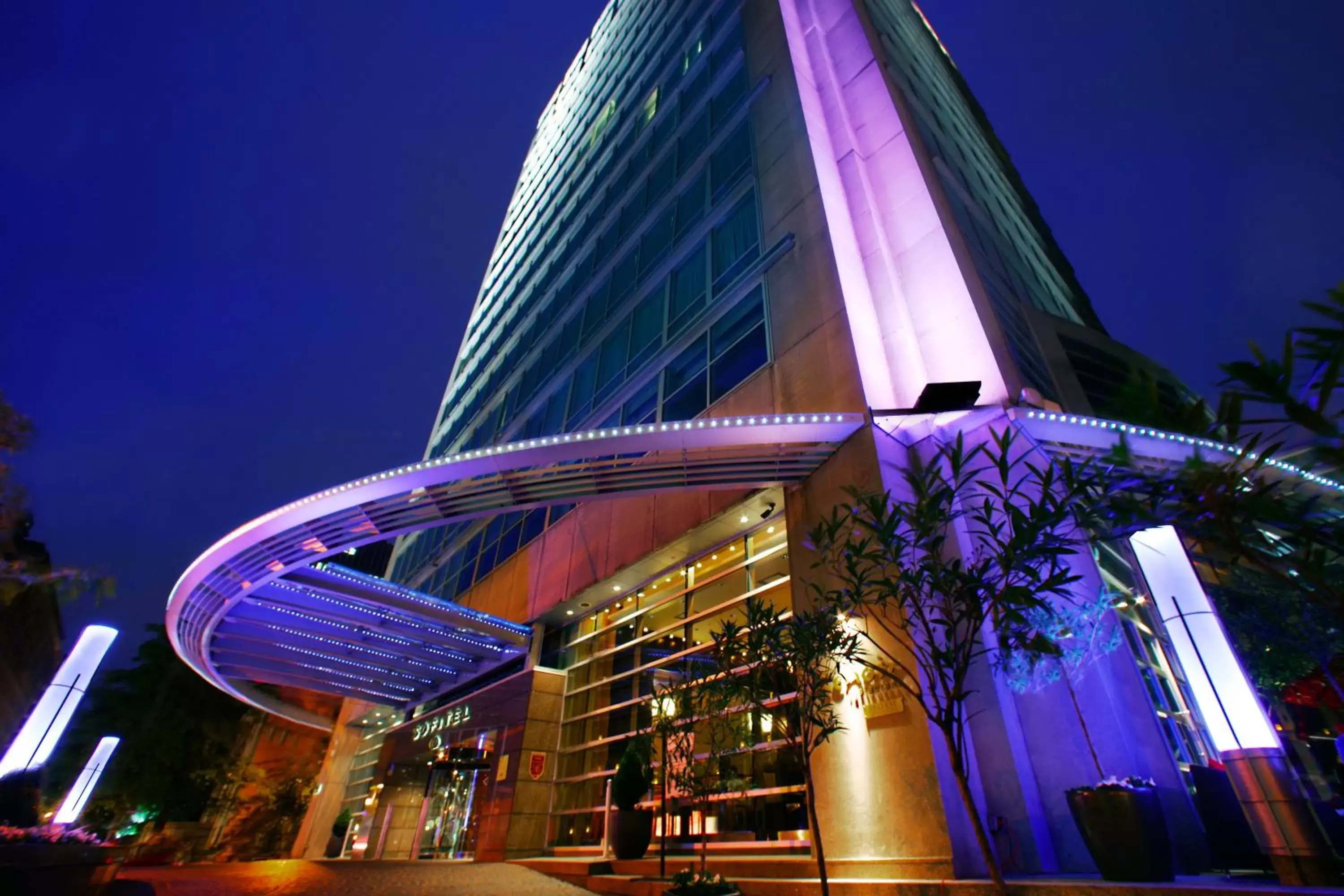 Facade/entrance, Property Building in Sofitel Montreal Golden Mile