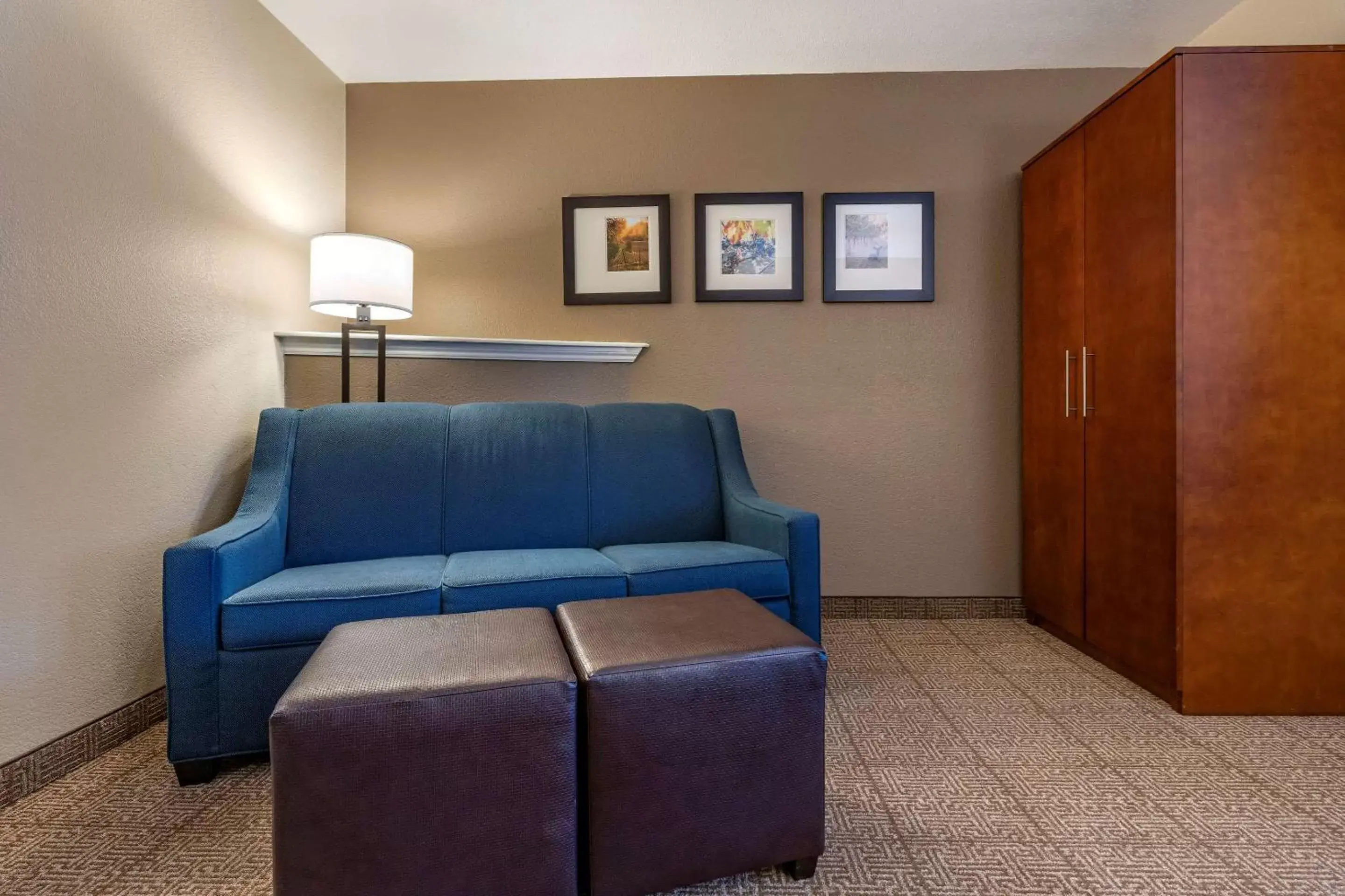 Bedroom, Seating Area in Comfort Inn & Suites Ukiah Mendocino County