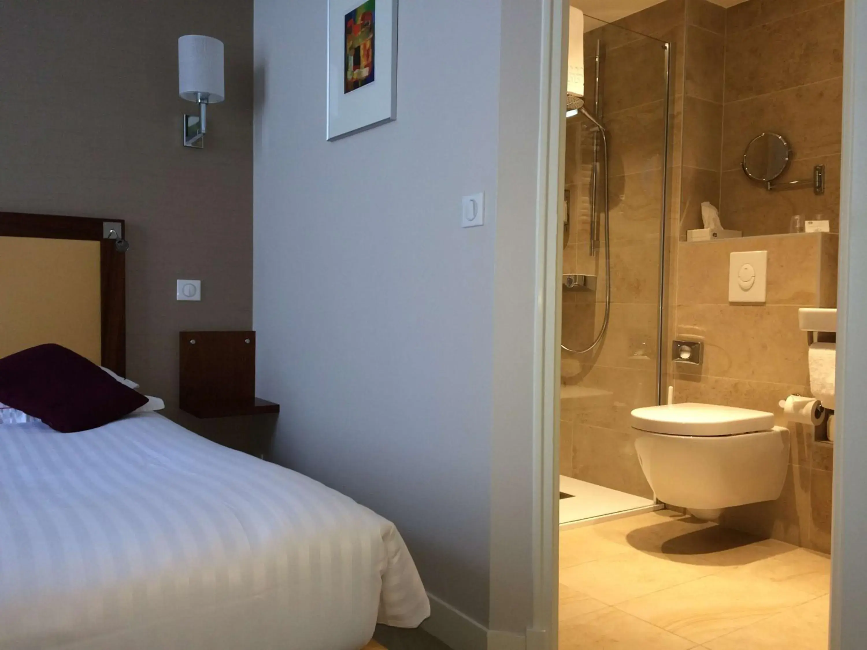 Bedroom, Bathroom in Best Western Plus Hotel D'Angleterre