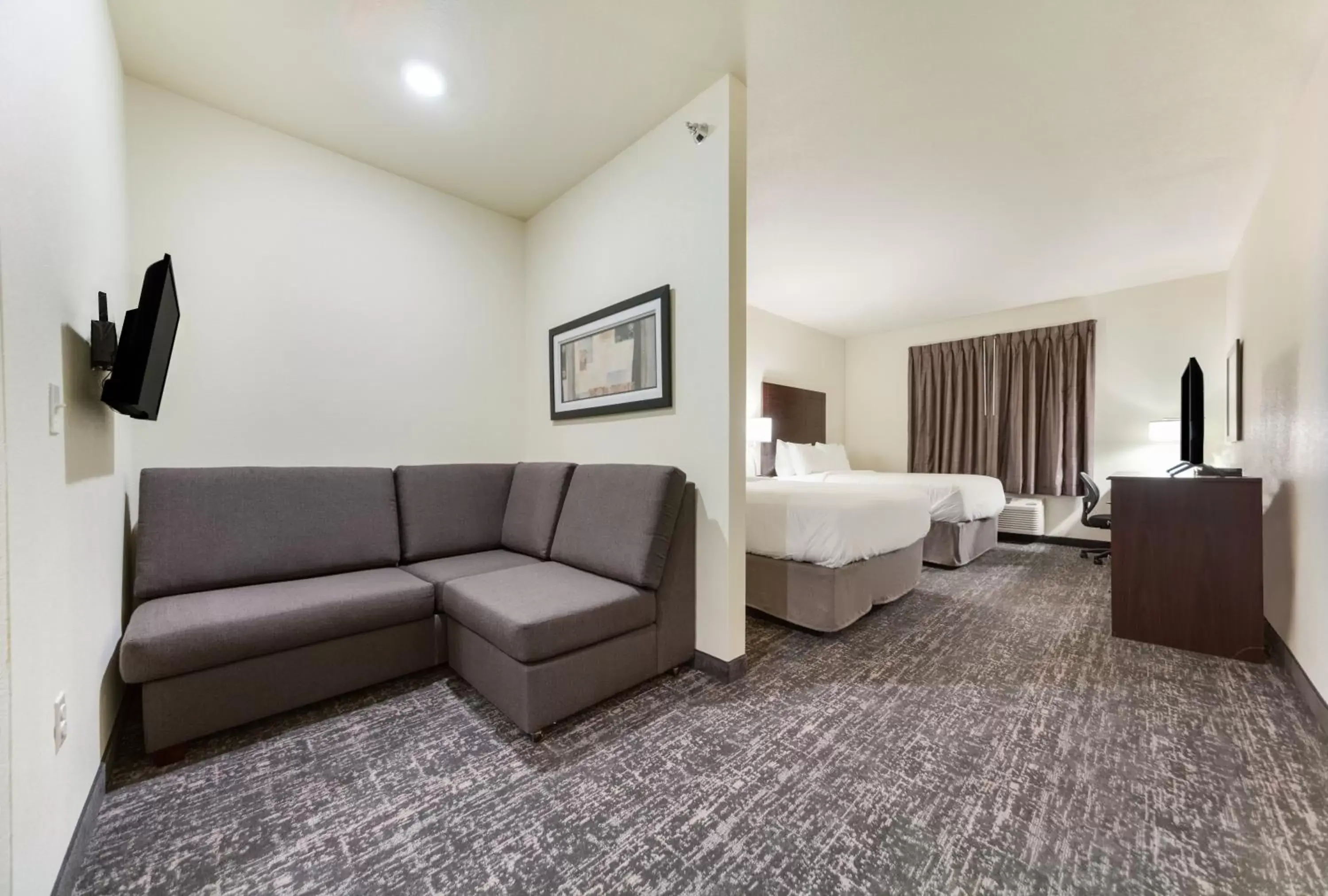 Bed, Seating Area in Cobblestone Hotel & Suites - Cozad
