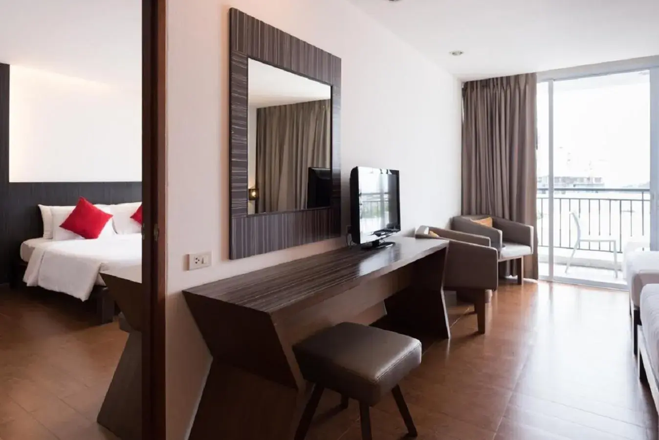 hair dresser, TV/Entertainment Center in Hotel J Pattaya