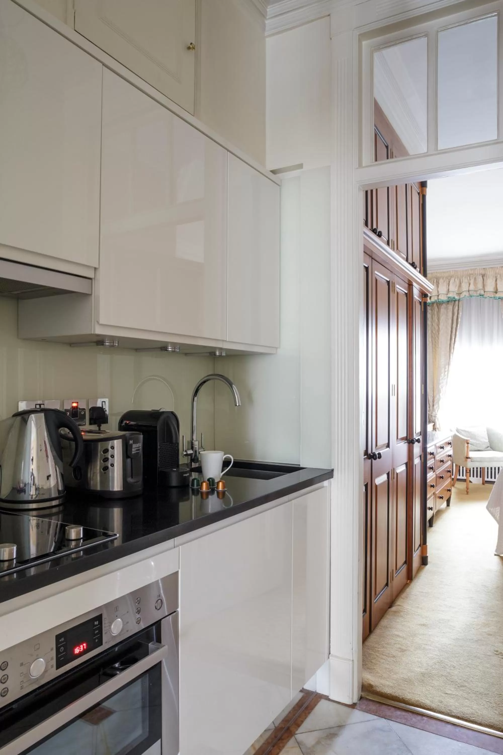 Kitchen or kitchenette in 44 Curzon Street by Mansley