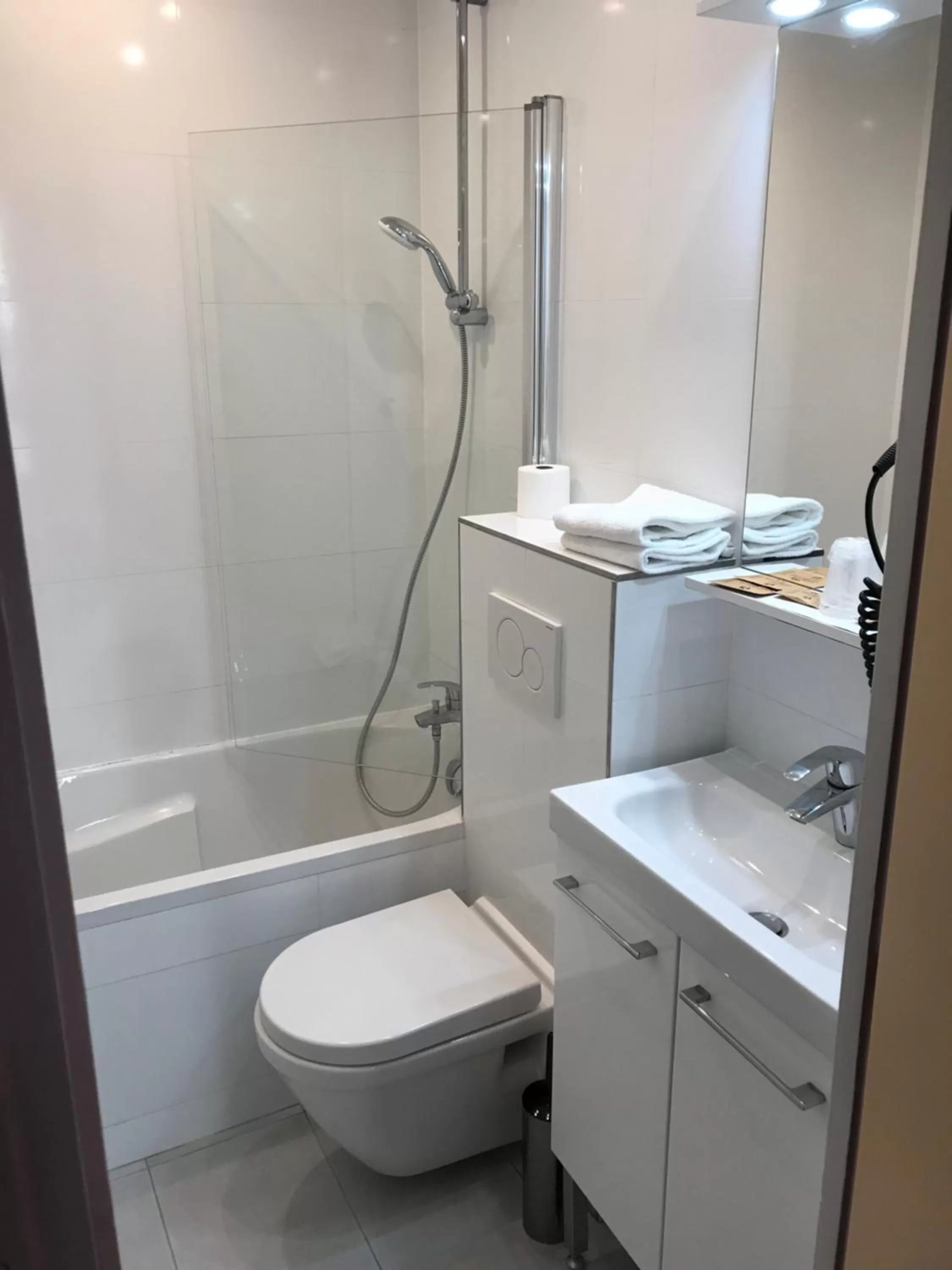 Bathroom in Hôtel Flor Rivoli