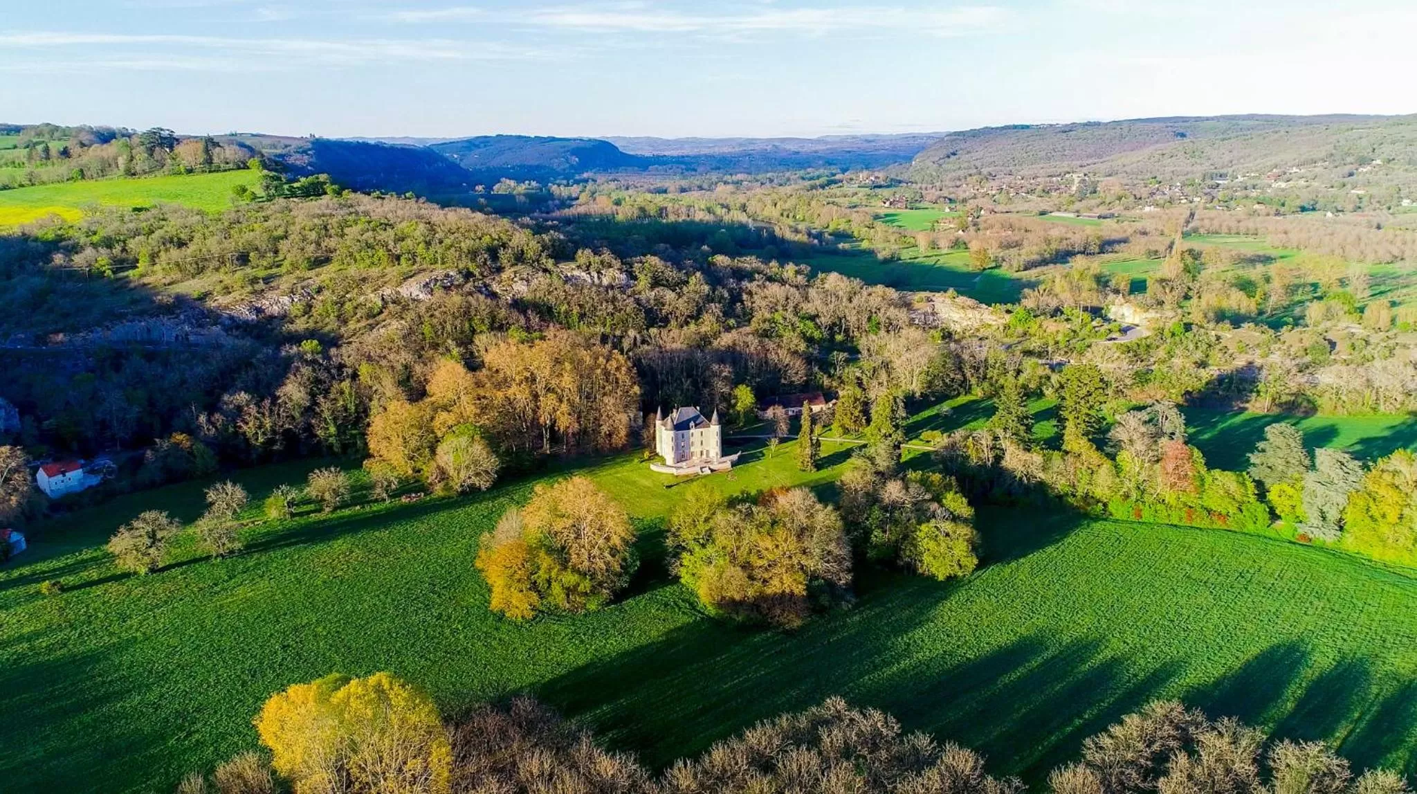 Property building, Bird's-eye View in Queen's Escape