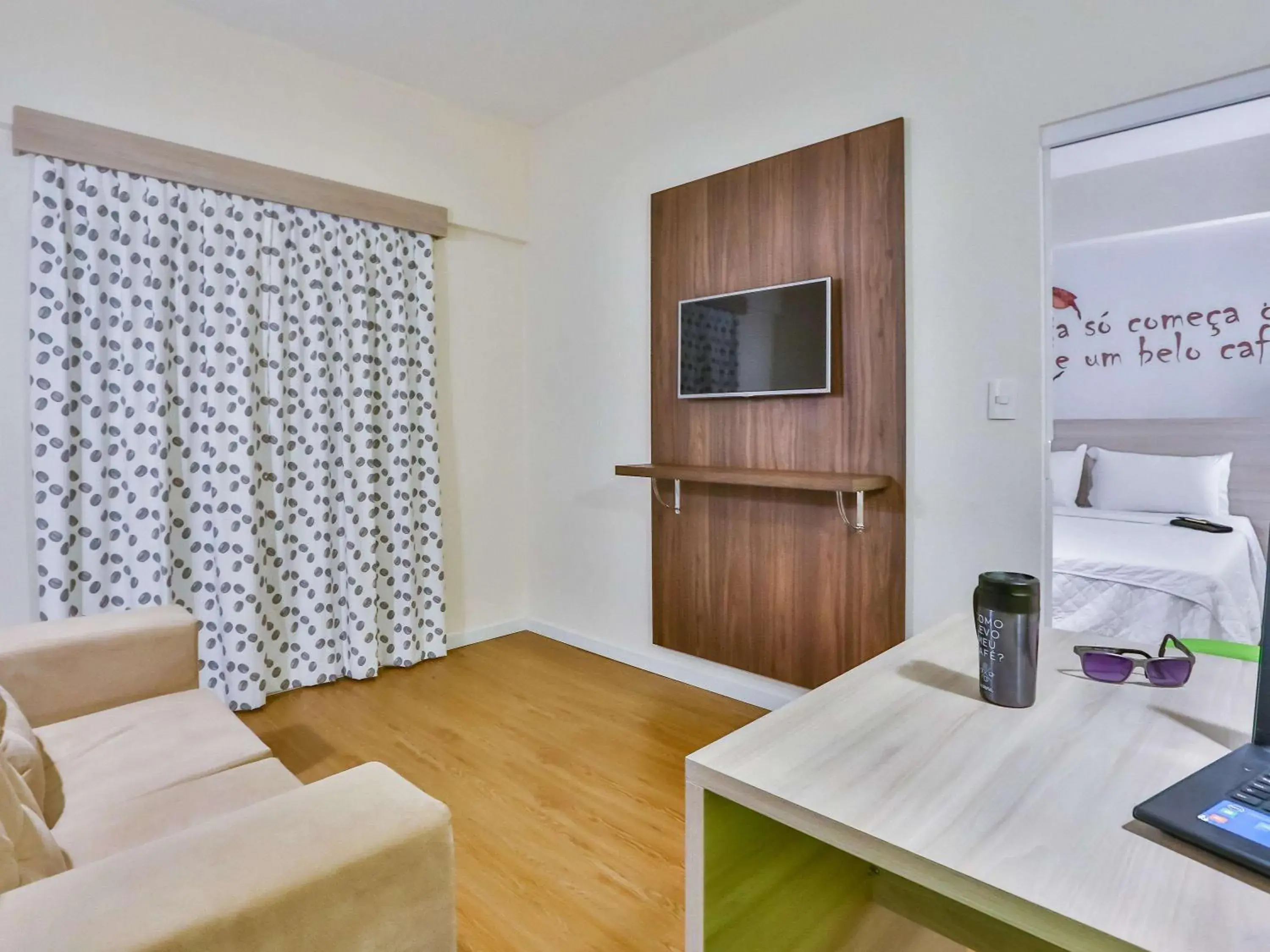 Photo of the whole room, TV/Entertainment Center in IBIS Styles Vitoria Da Conquista