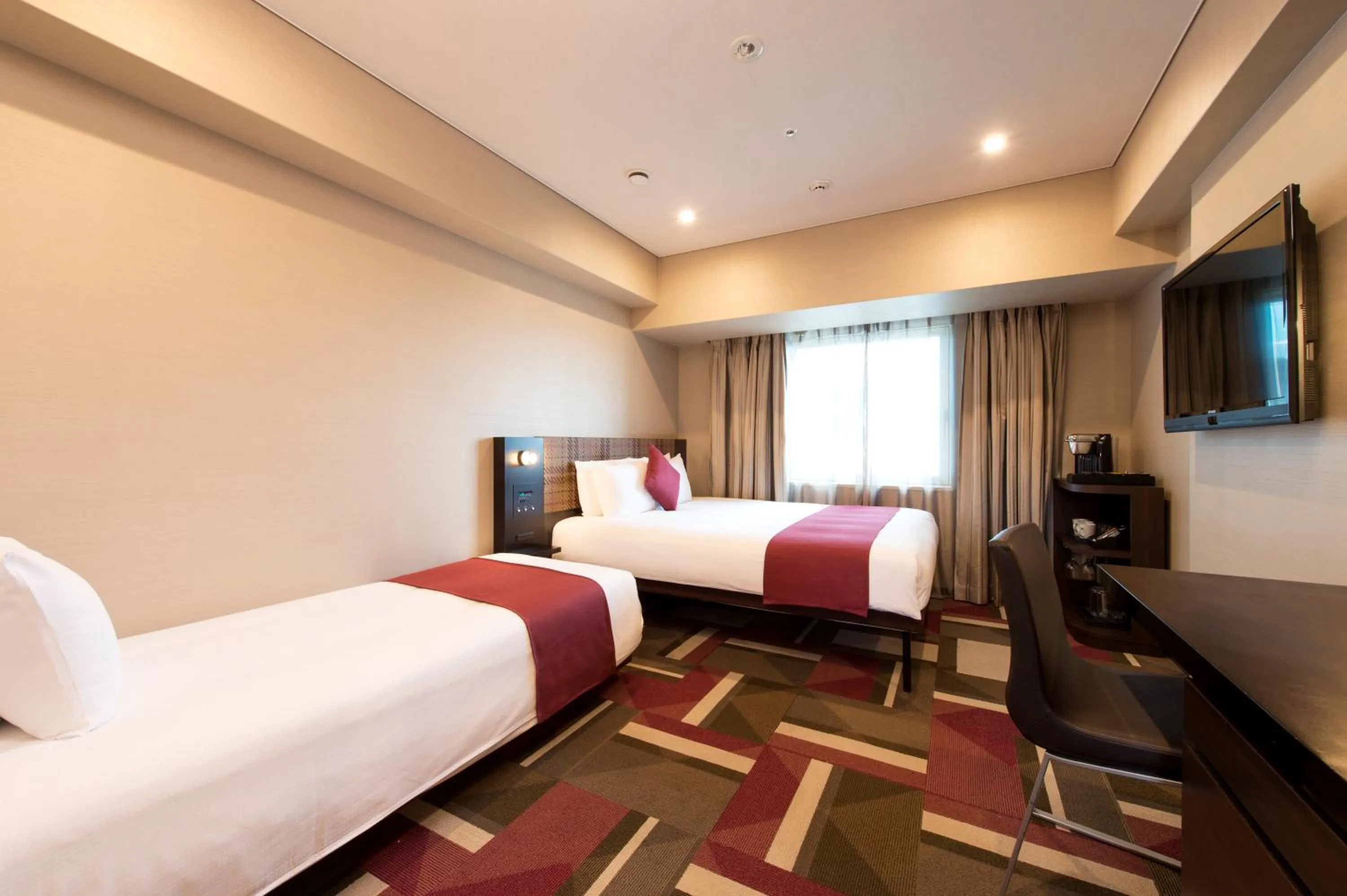 Deluxe Queen Room with Sofa Bed in Hotel Villa Fontaine Kobe Sannomiya