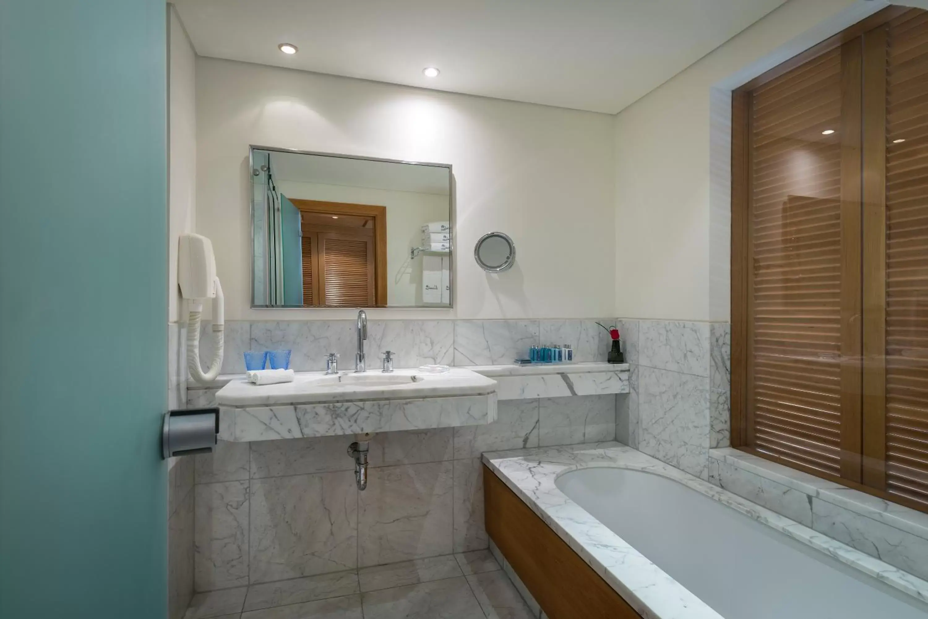 Hot Tub, Bathroom in Royal Beach Eilat by Isrotel Exclusive
