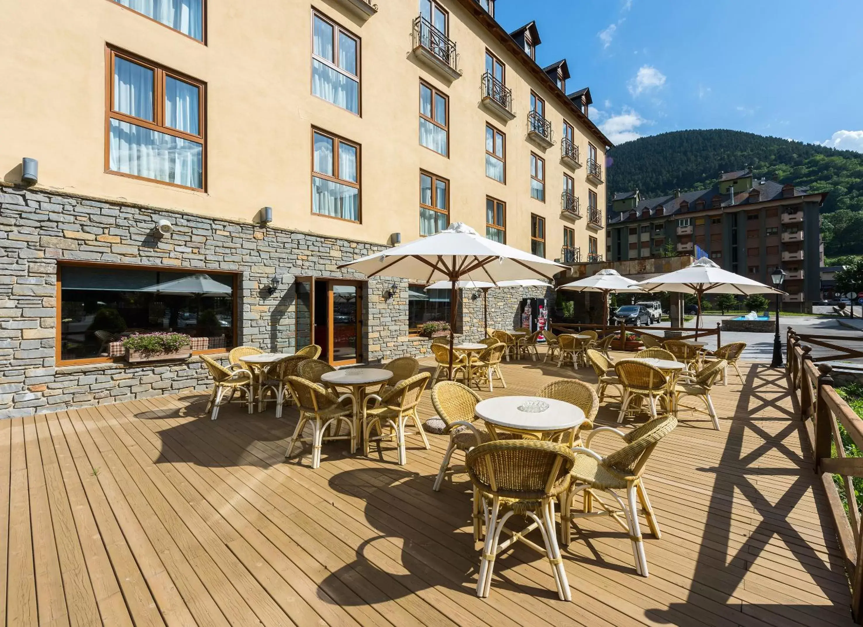 Balcony/Terrace, Restaurant/Places to Eat in Hotel Vielha Baqueira, Affiliated by Meliá