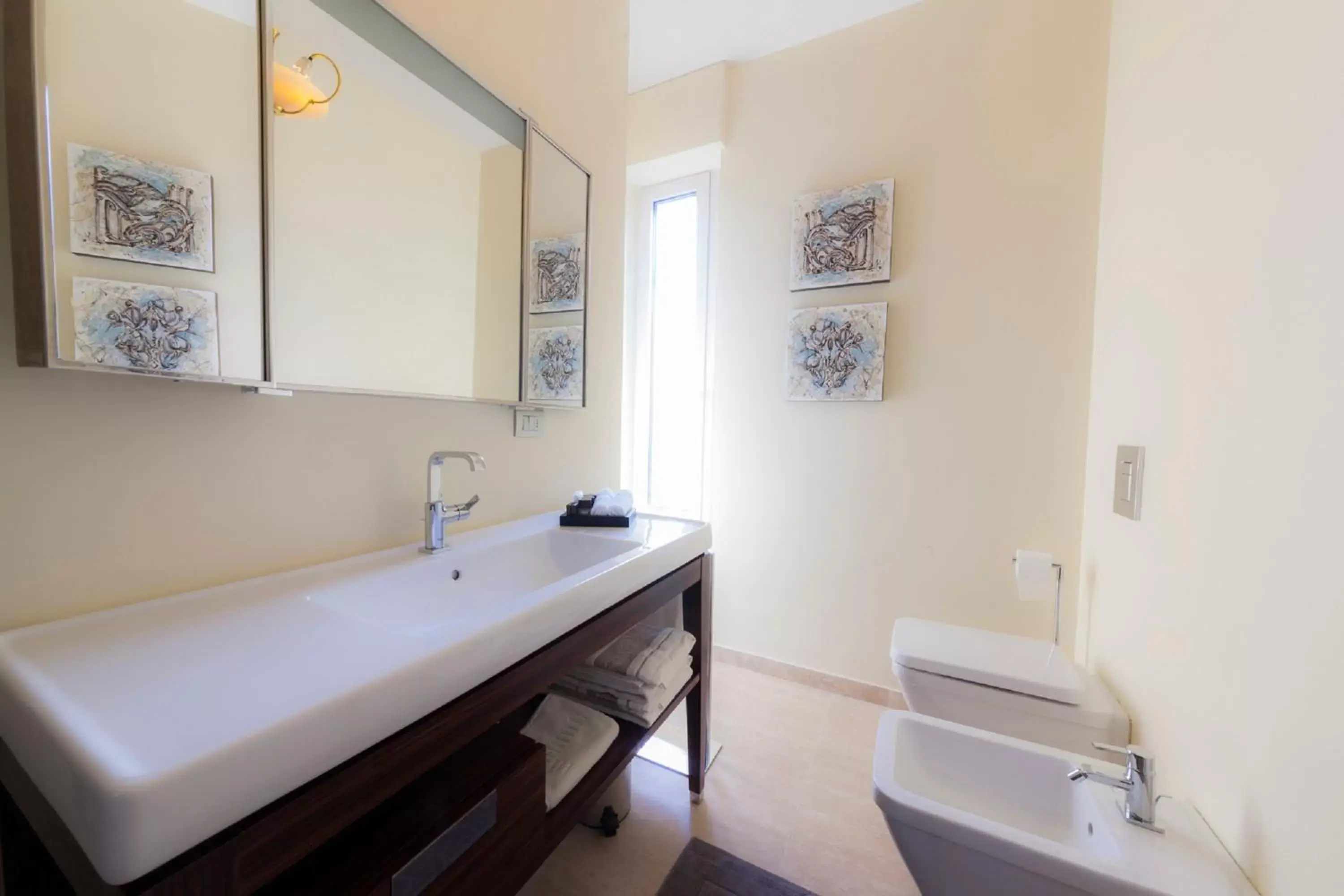 Bathroom in Bronzino House