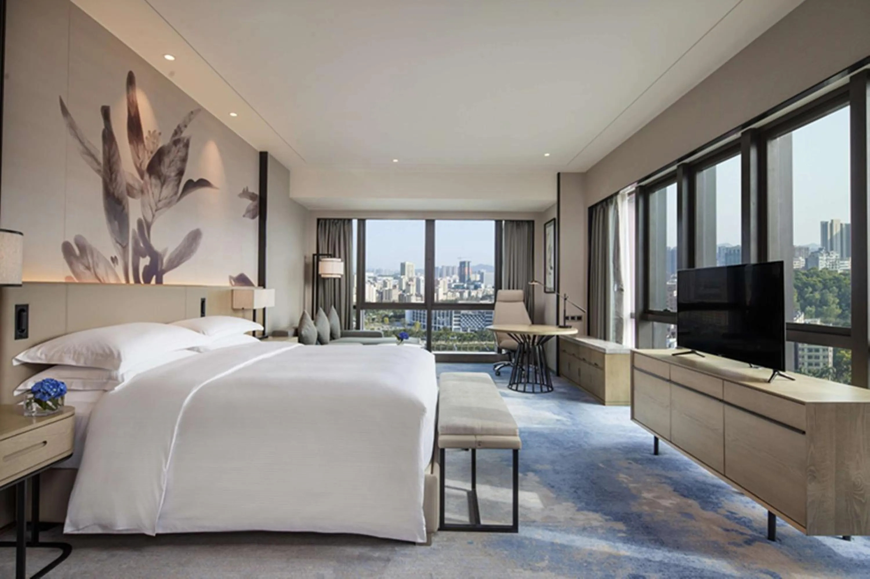 Bedroom in DoubleTree By Hilton Shenzhen Longhua