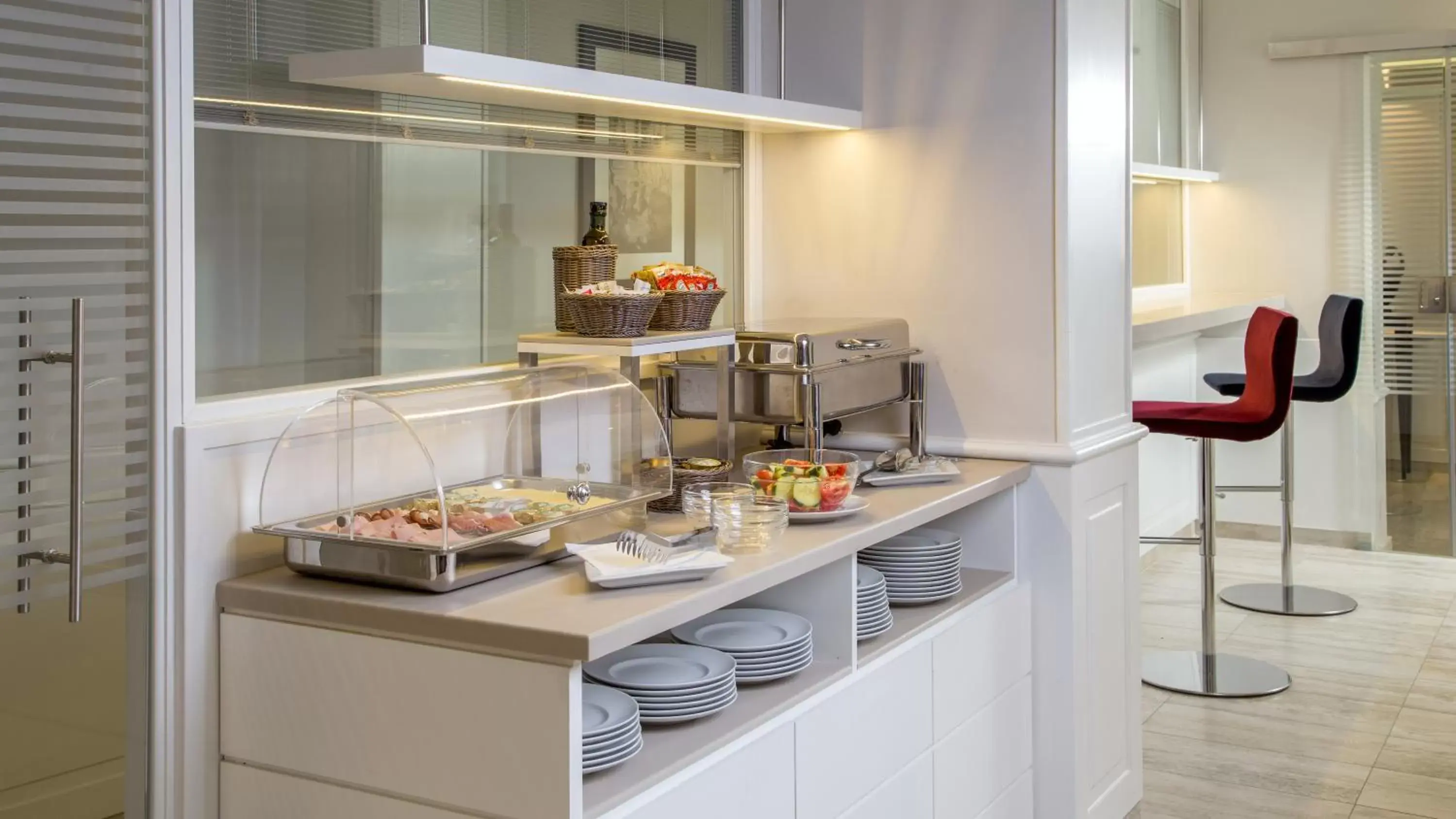 Restaurant/places to eat, Kitchen/Kitchenette in Princeps Boutique Hotel
