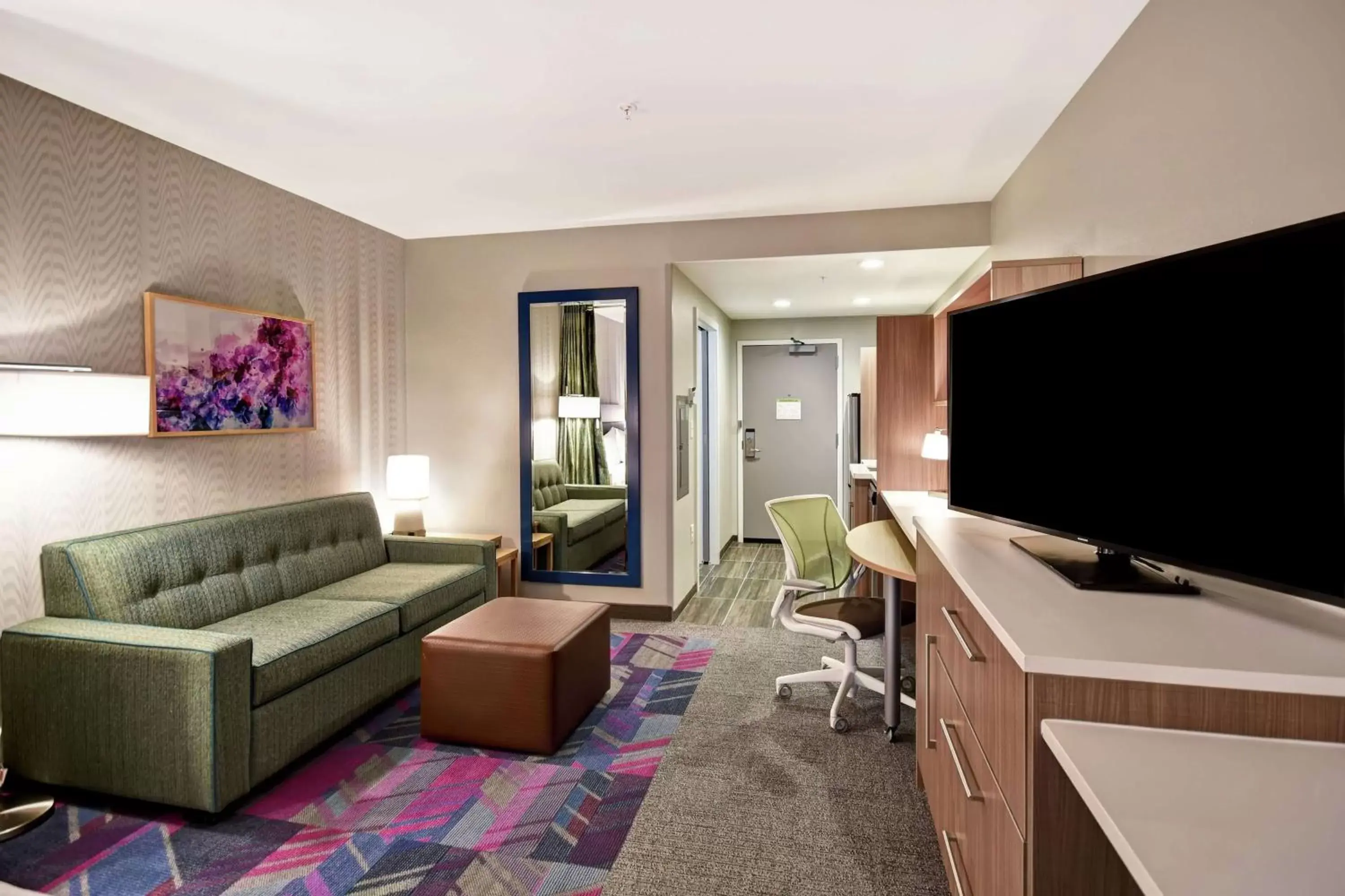 Bedroom, TV/Entertainment Center in Home2 Suites By Hilton Georgetown