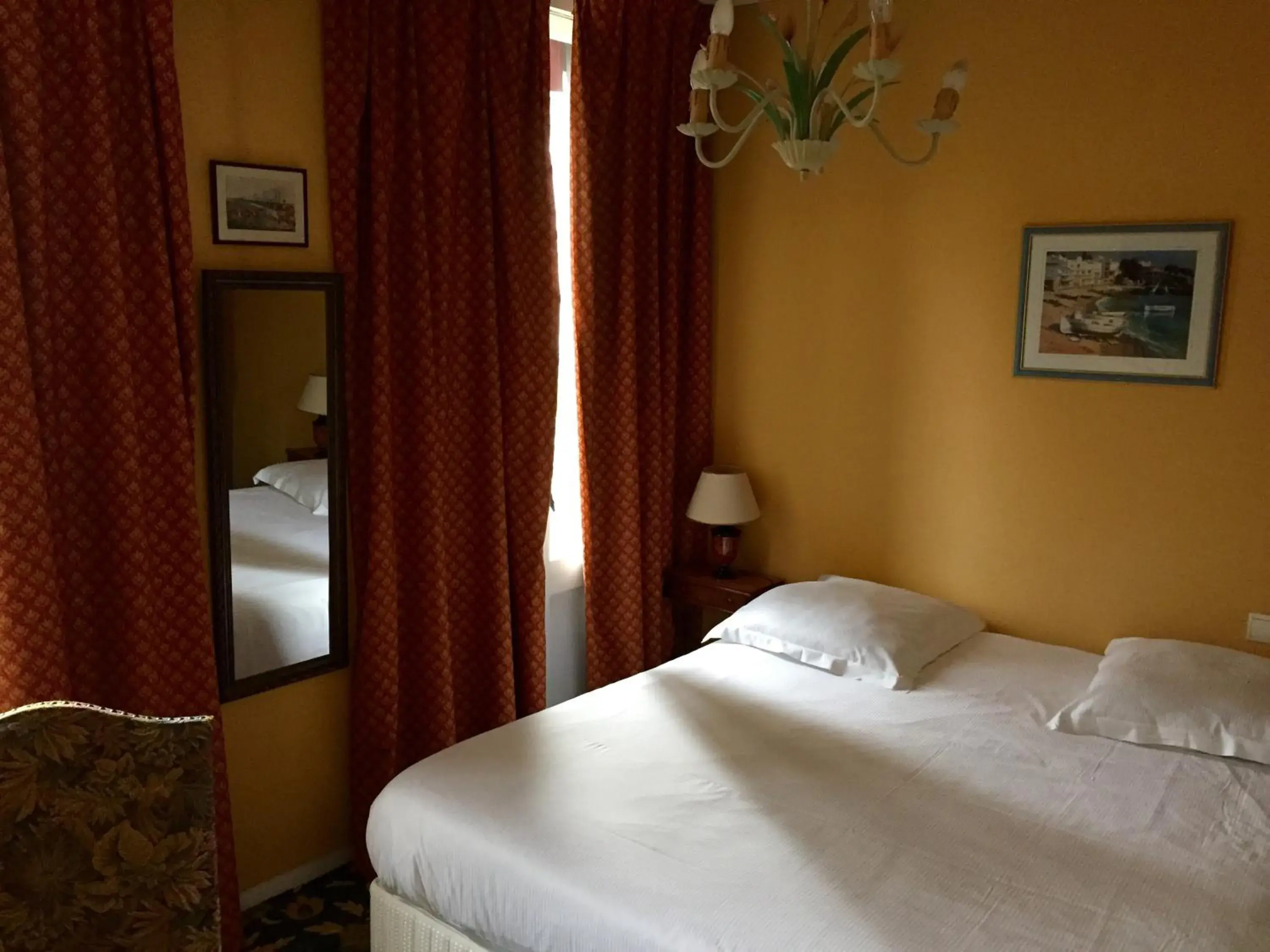 Decorative detail, Bed in Hotel de Normandie