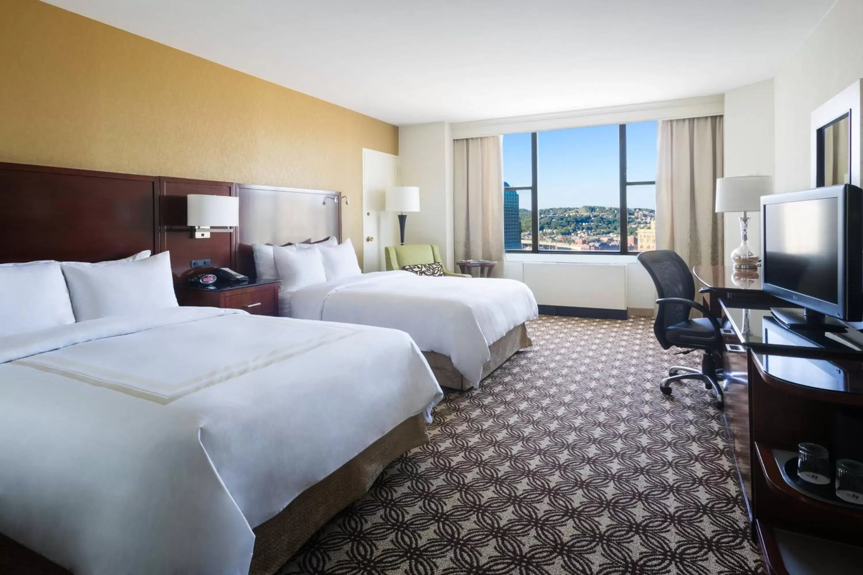 Concierge Double Room with Two Double Beds in Pittsburgh Marriott City Center