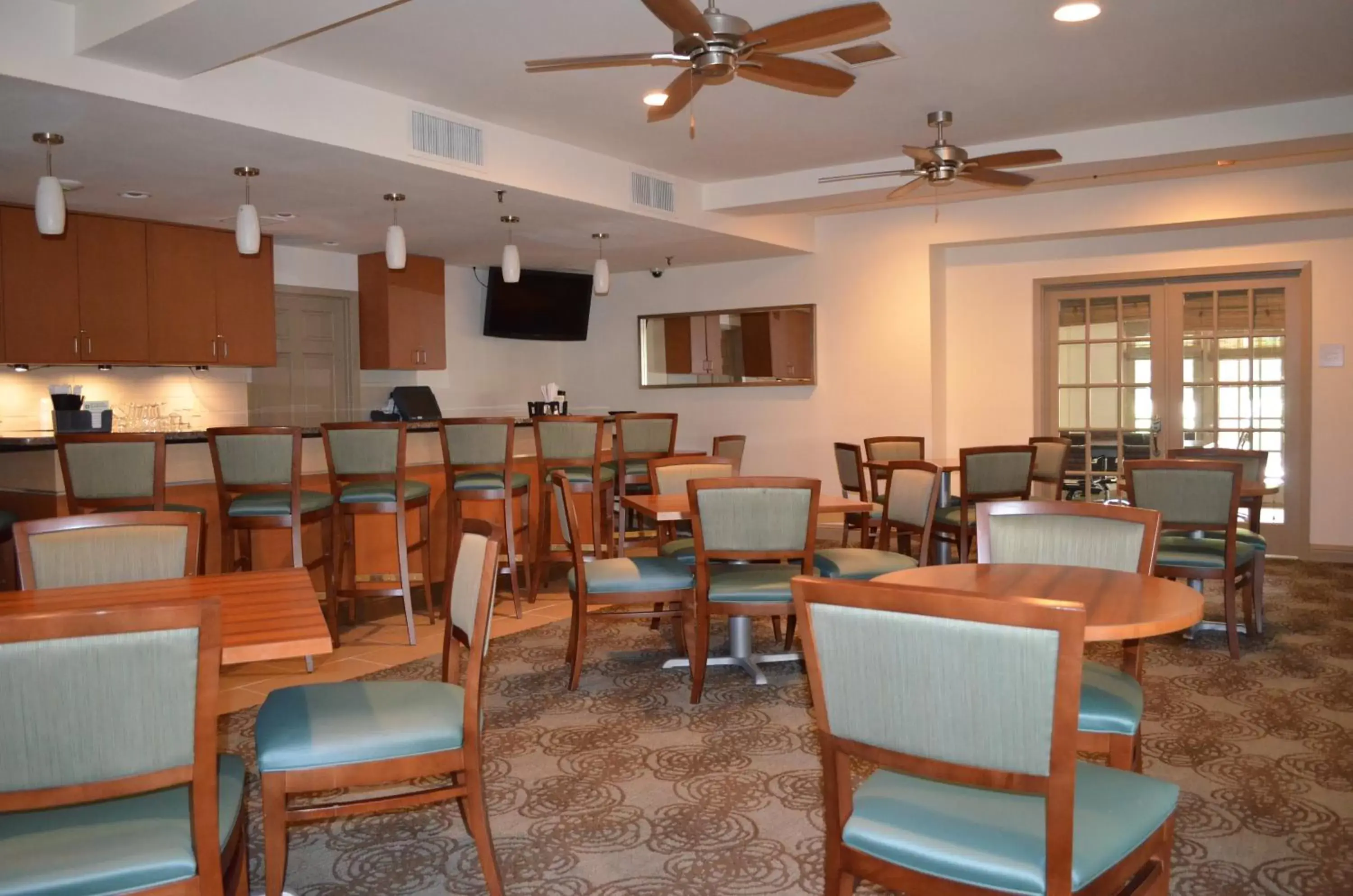 Restaurant/Places to Eat in Comfort Suites Medical District near Mall of Louisiana