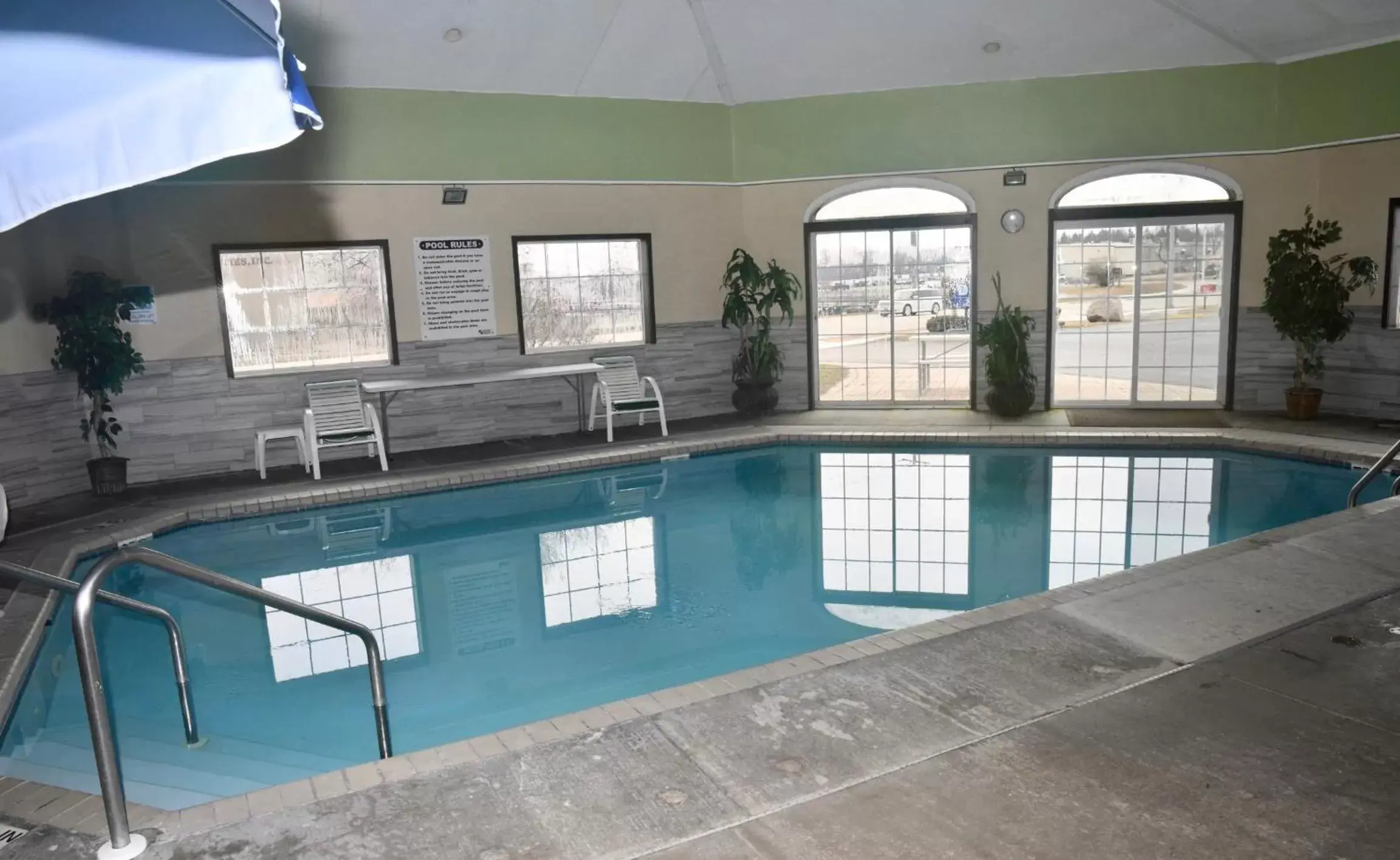 Swimming Pool in Days Inn & Suites by Wyndham Kaukauna WI