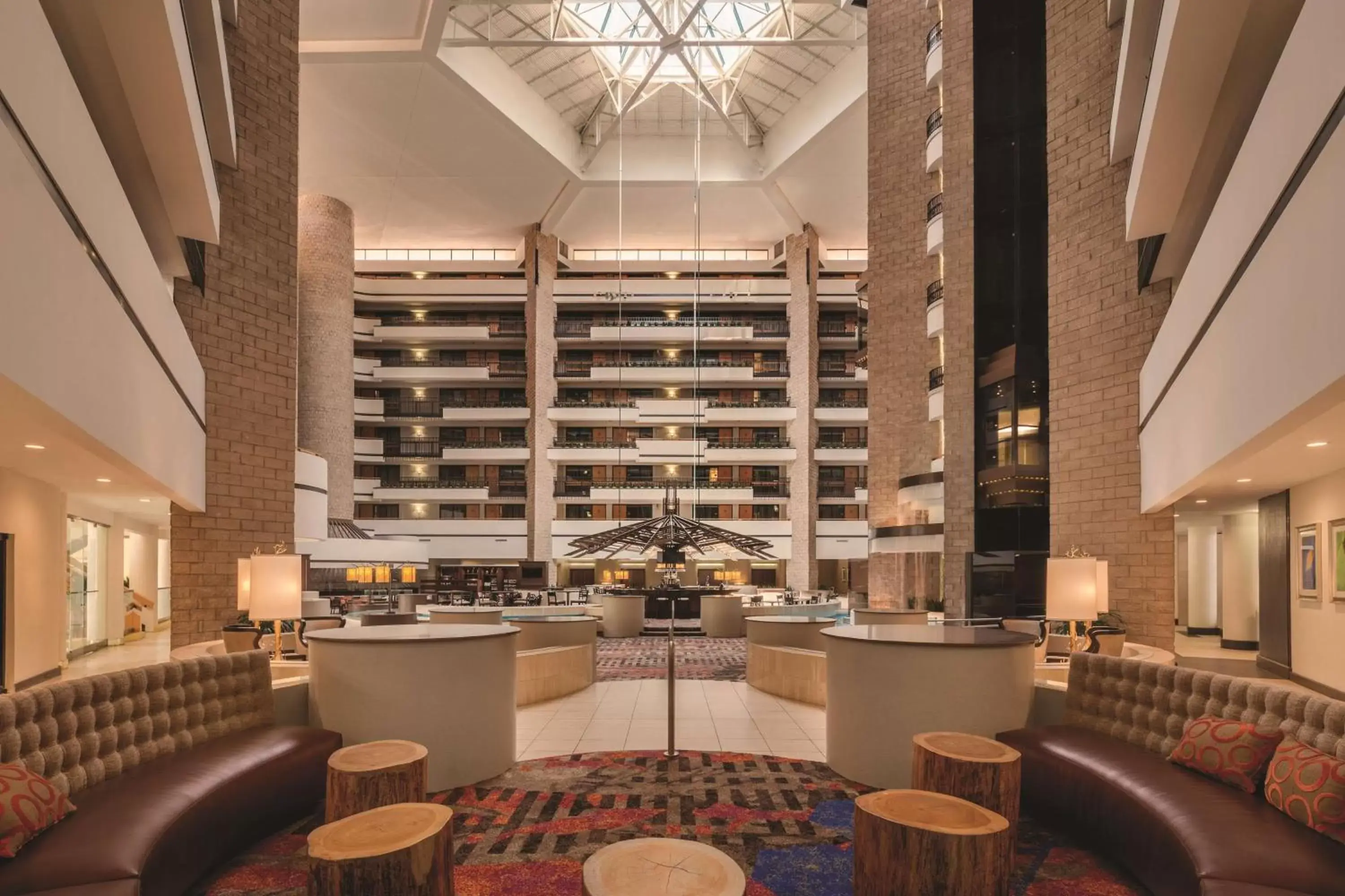 Lobby or reception, Lounge/Bar in Embassy Suites by Hilton Orlando International Drive ICON Park