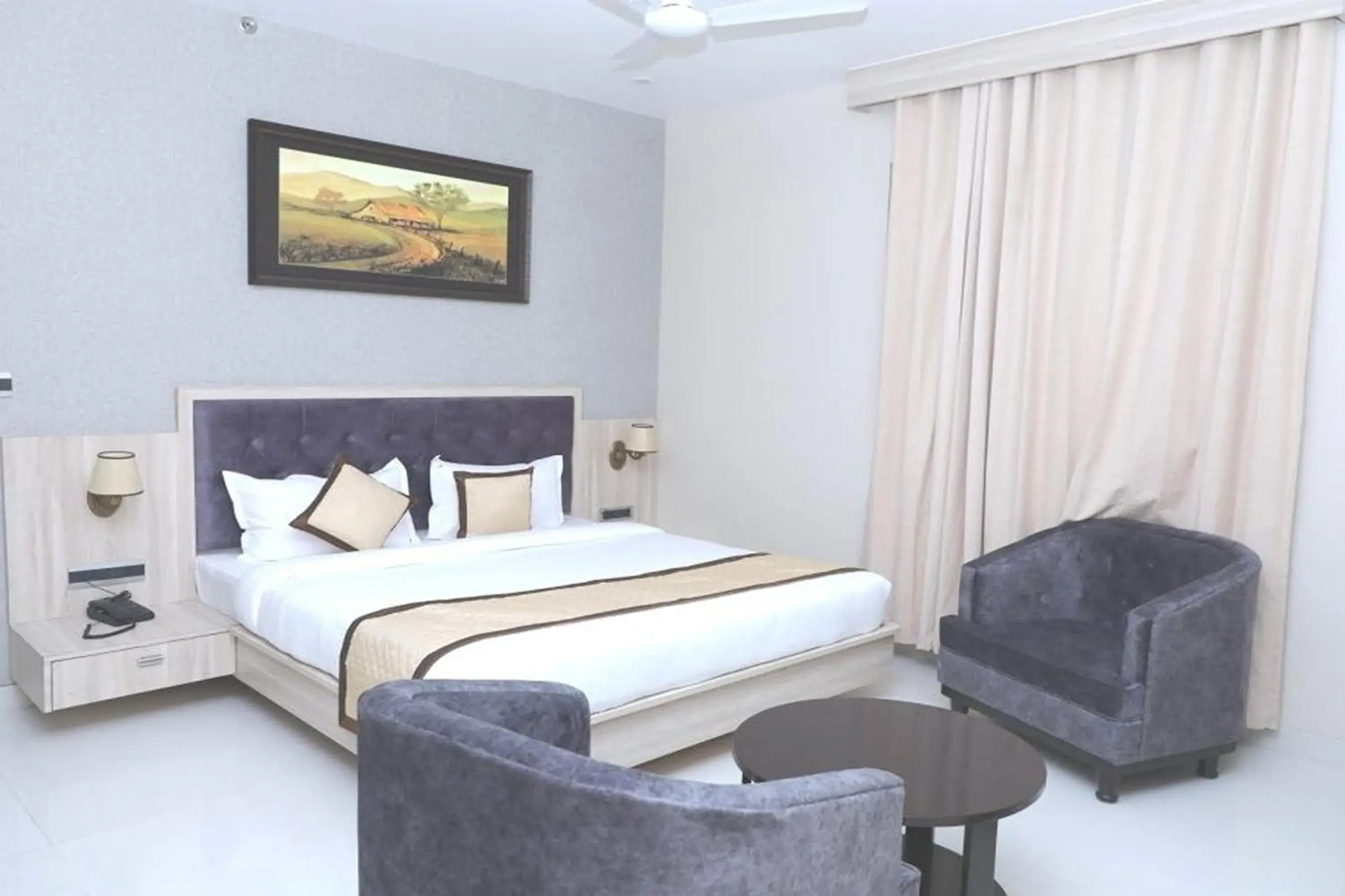 Bedroom, Bed in Pine Regency