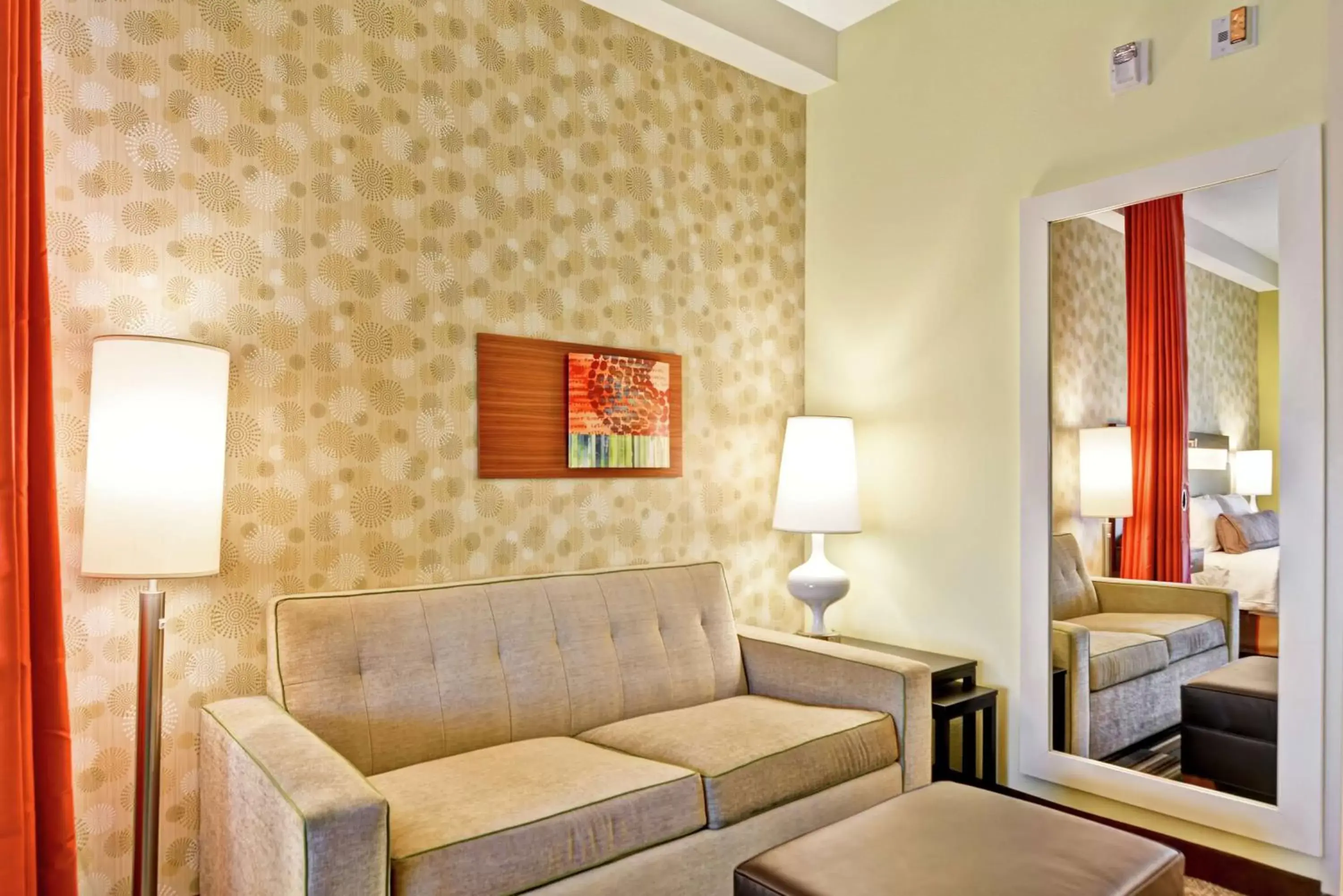 Living room, Seating Area in Home2 Suites by Hilton Charlotte Airport