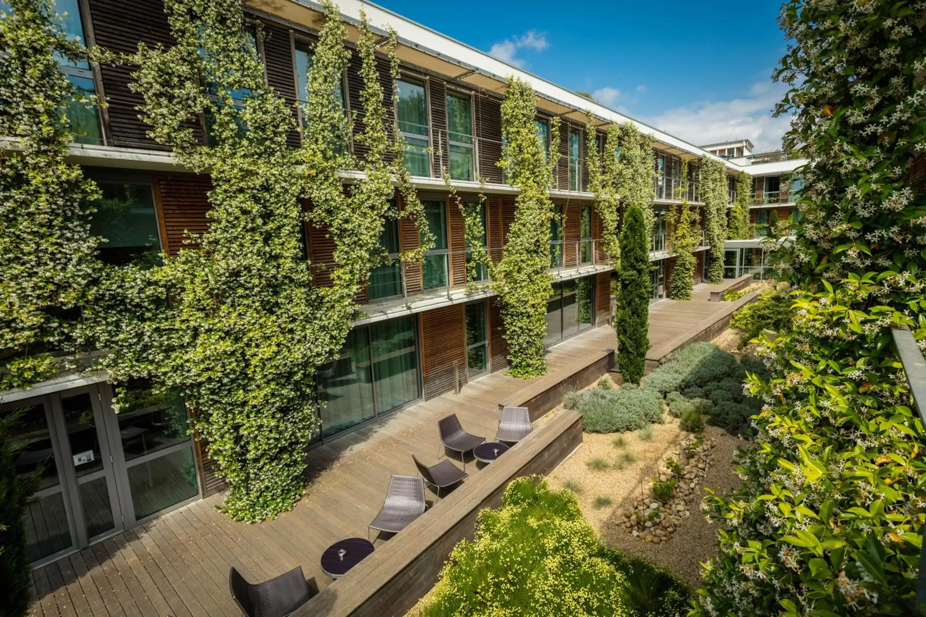 Patio, Property Building in Courtyard by Marriott Montpellier