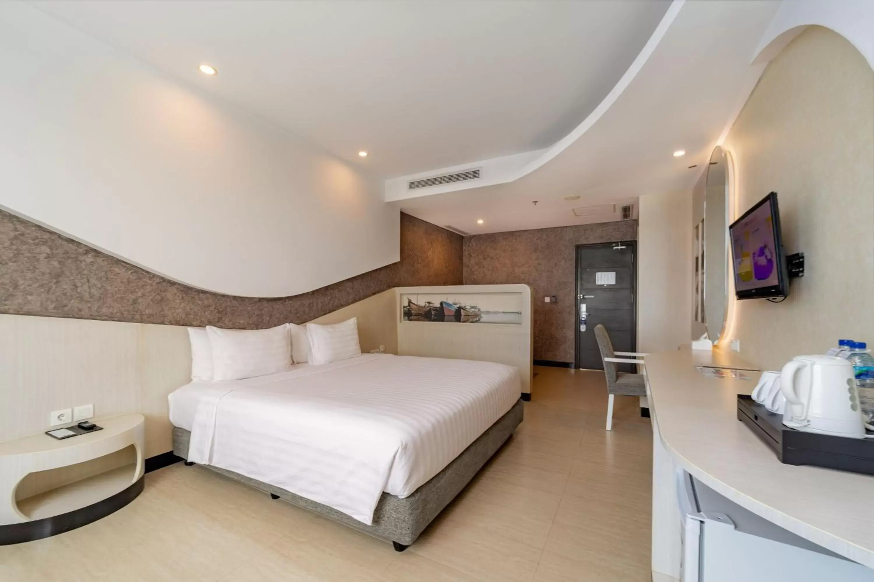 Bedroom, Bed in ASTON Cirebon Hotel and Convention Center