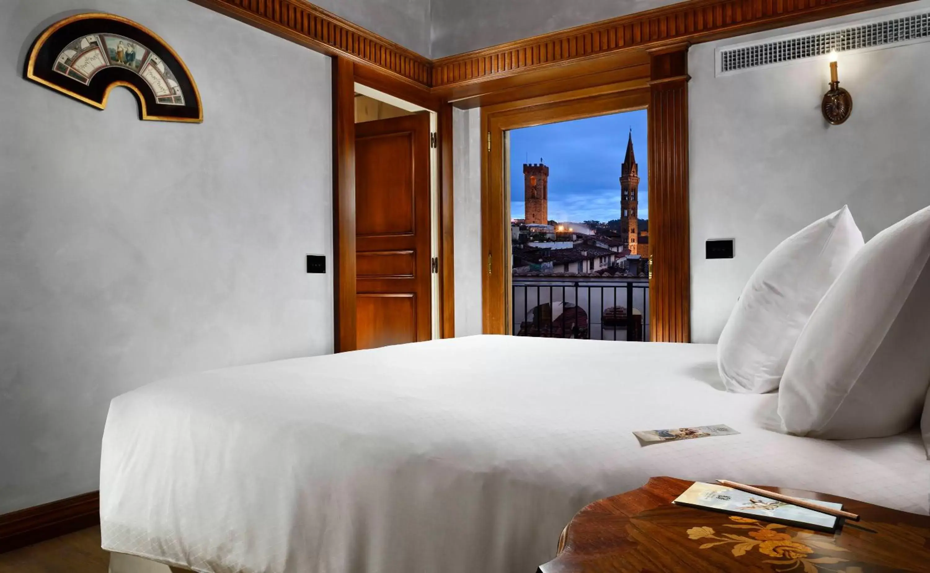 Bed in Palazzo Portinari Salviati Residenza D'Epoca