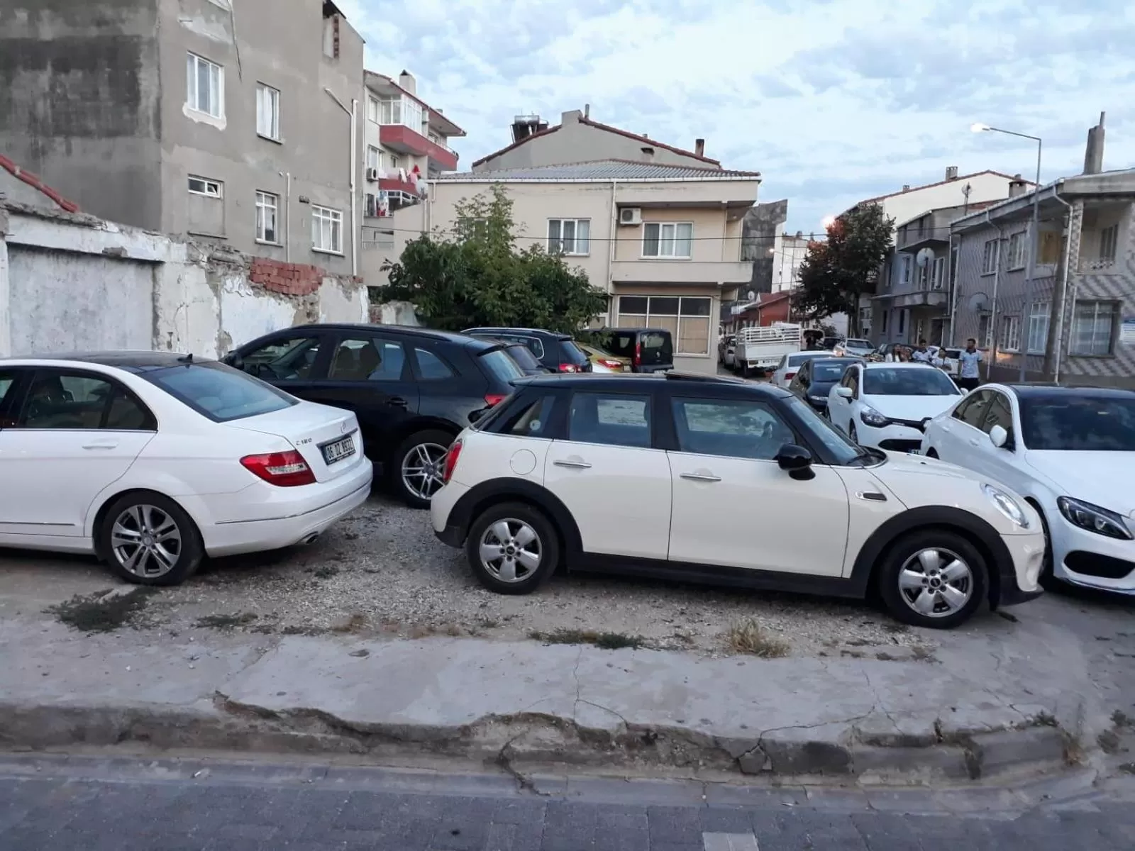Parking in Hotel Crowded House