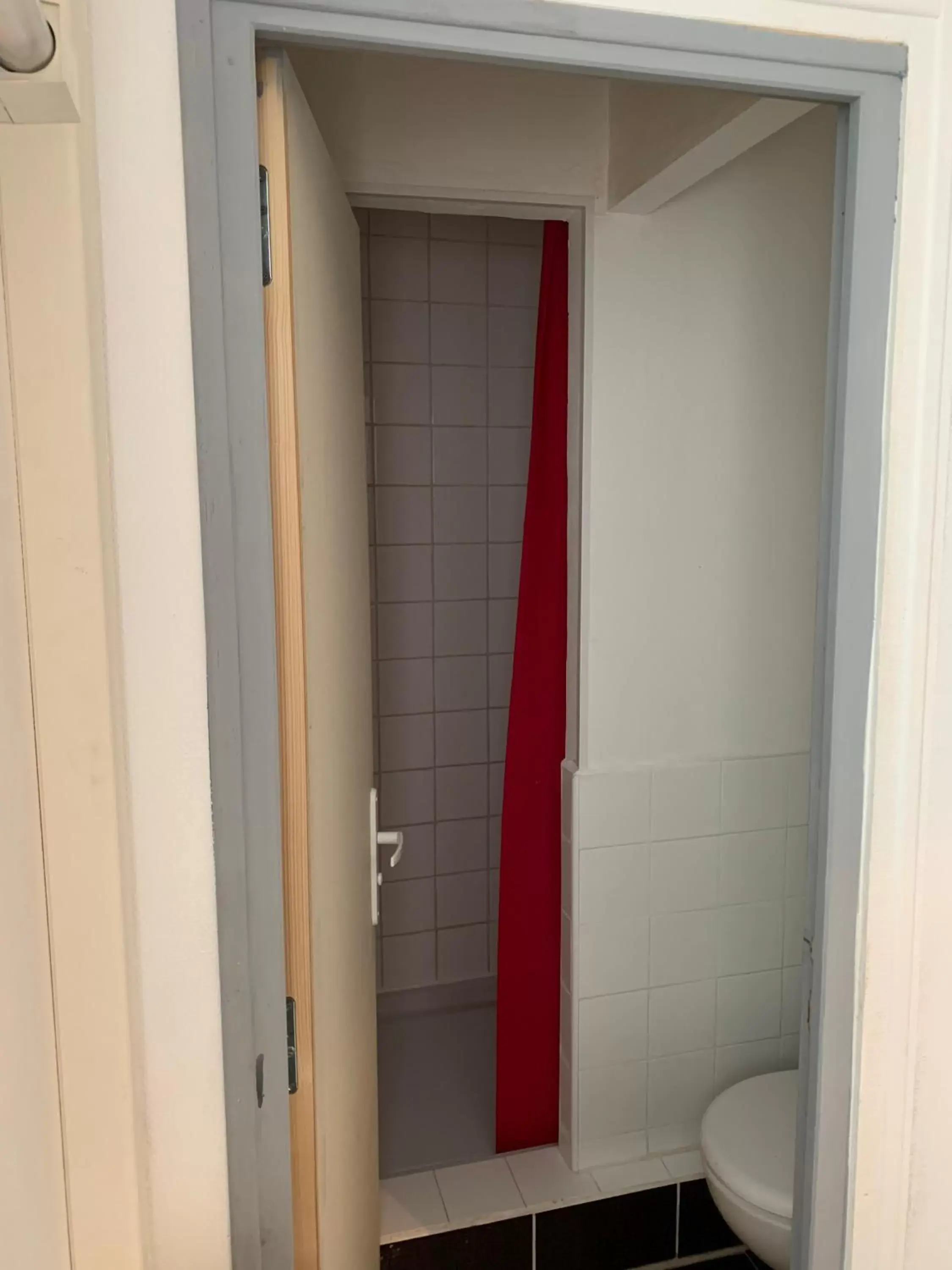 Bathroom in HOTEL DU CYGNE DE LA CROIX BLANCHE