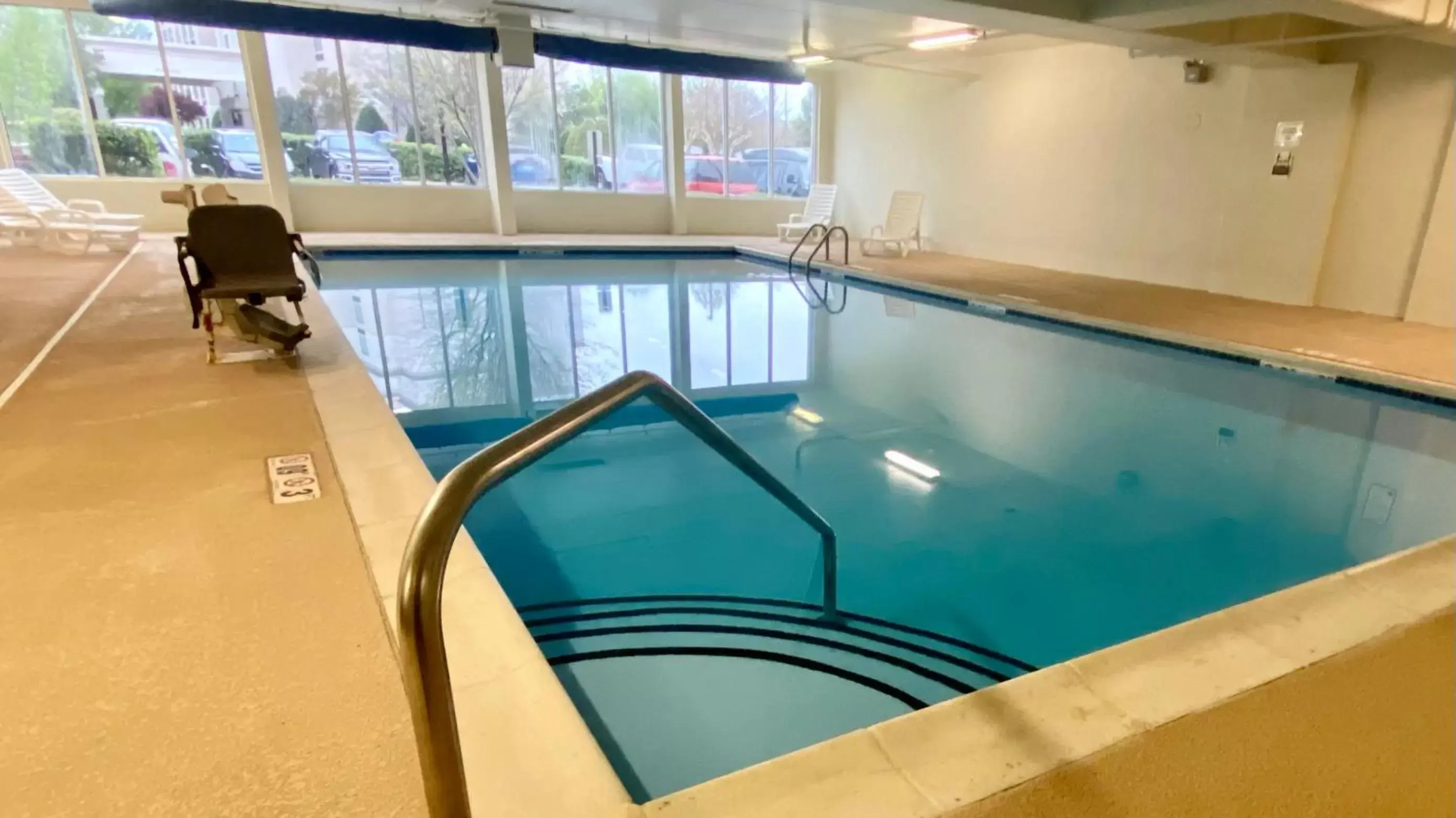 Swimming Pool in Comfort Suites Concord Mills