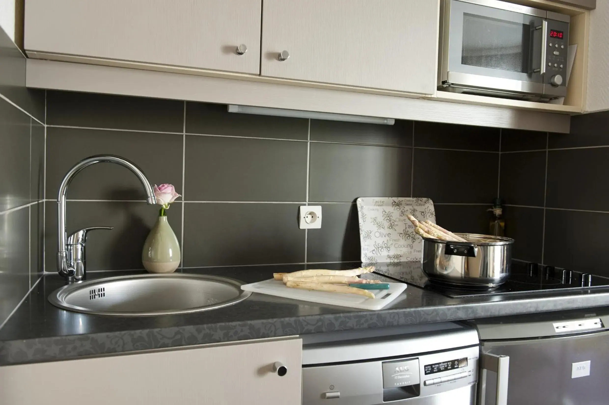 Kitchen or kitchenette, Kitchen/Kitchenette in Adagio La Defense Le Parc