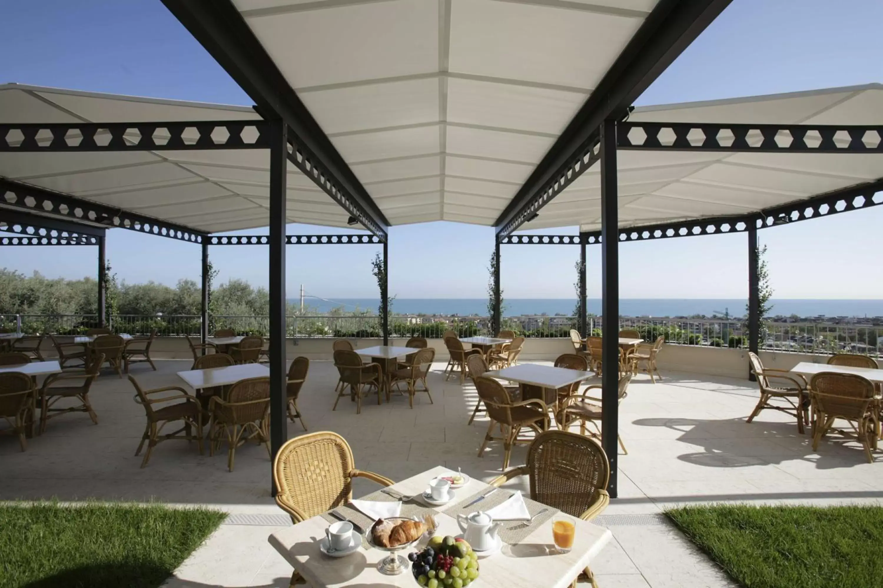 Balcony/Terrace, Restaurant/Places to Eat in Villa Maria Hotel & SPA