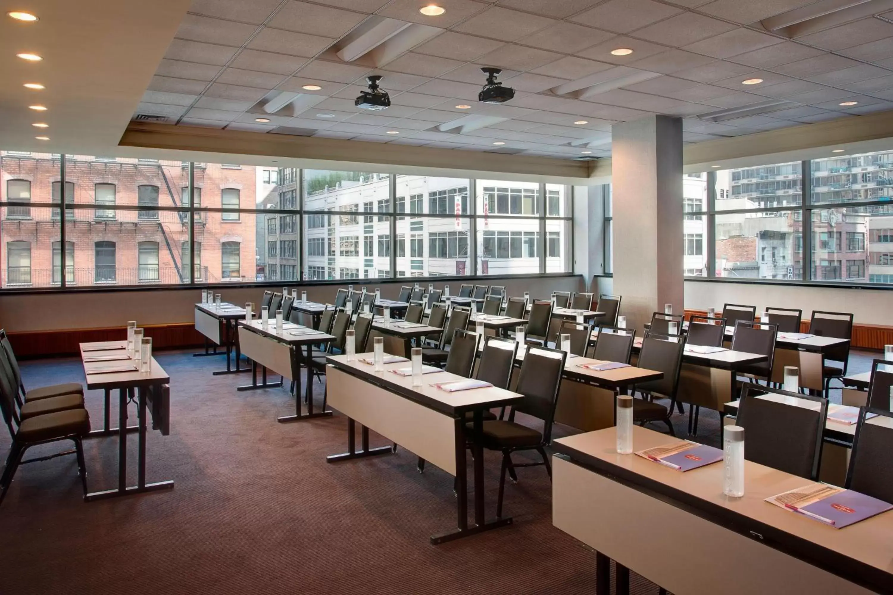 Meeting/conference room, Restaurant/Places to Eat in Residence Inn by Marriott New York Manhattan/Times Square