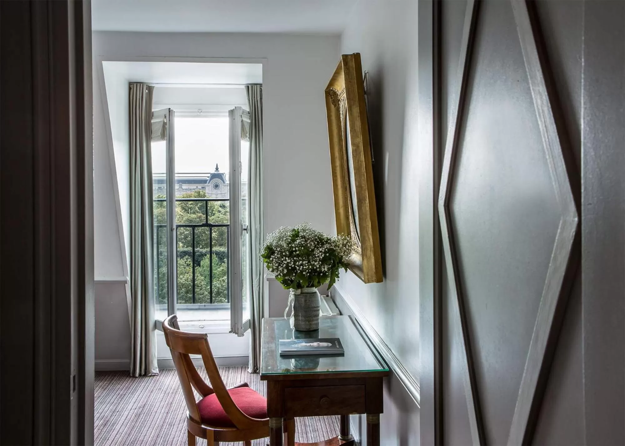 Landmark view in Hôtel Brighton - Esprit de France