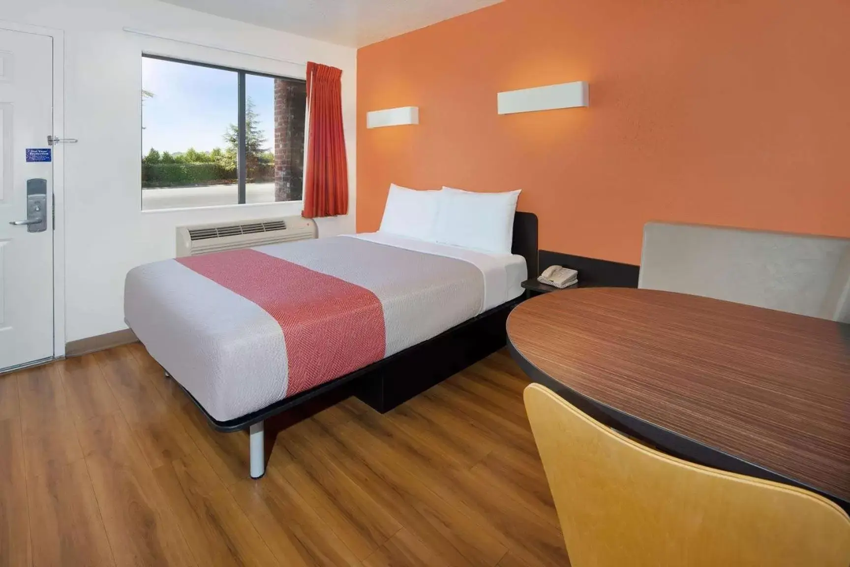 Bedroom, Bed in Motel 6-Arcadia, CA - Los Angeles - Pasadena Area