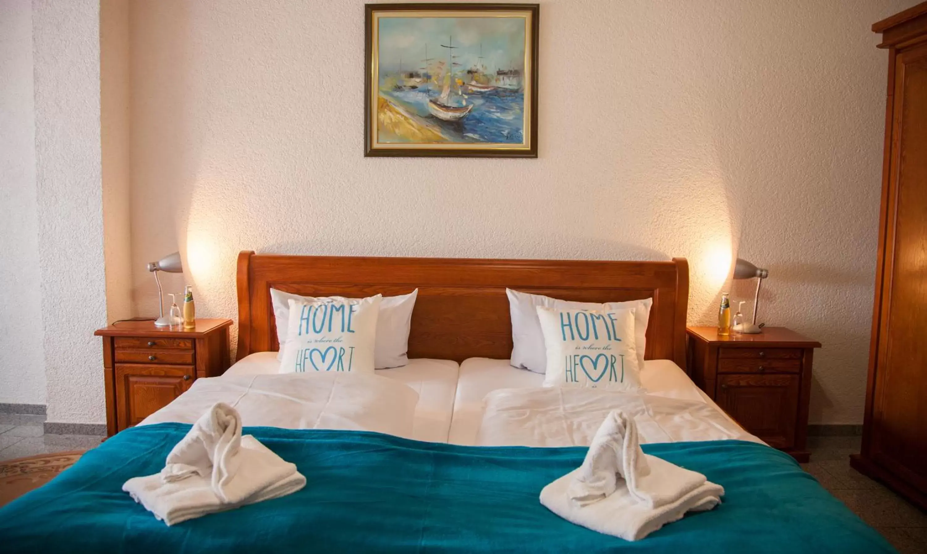 Triple Room in Hotel Atlantis Triple Room in Hotel Atlantis