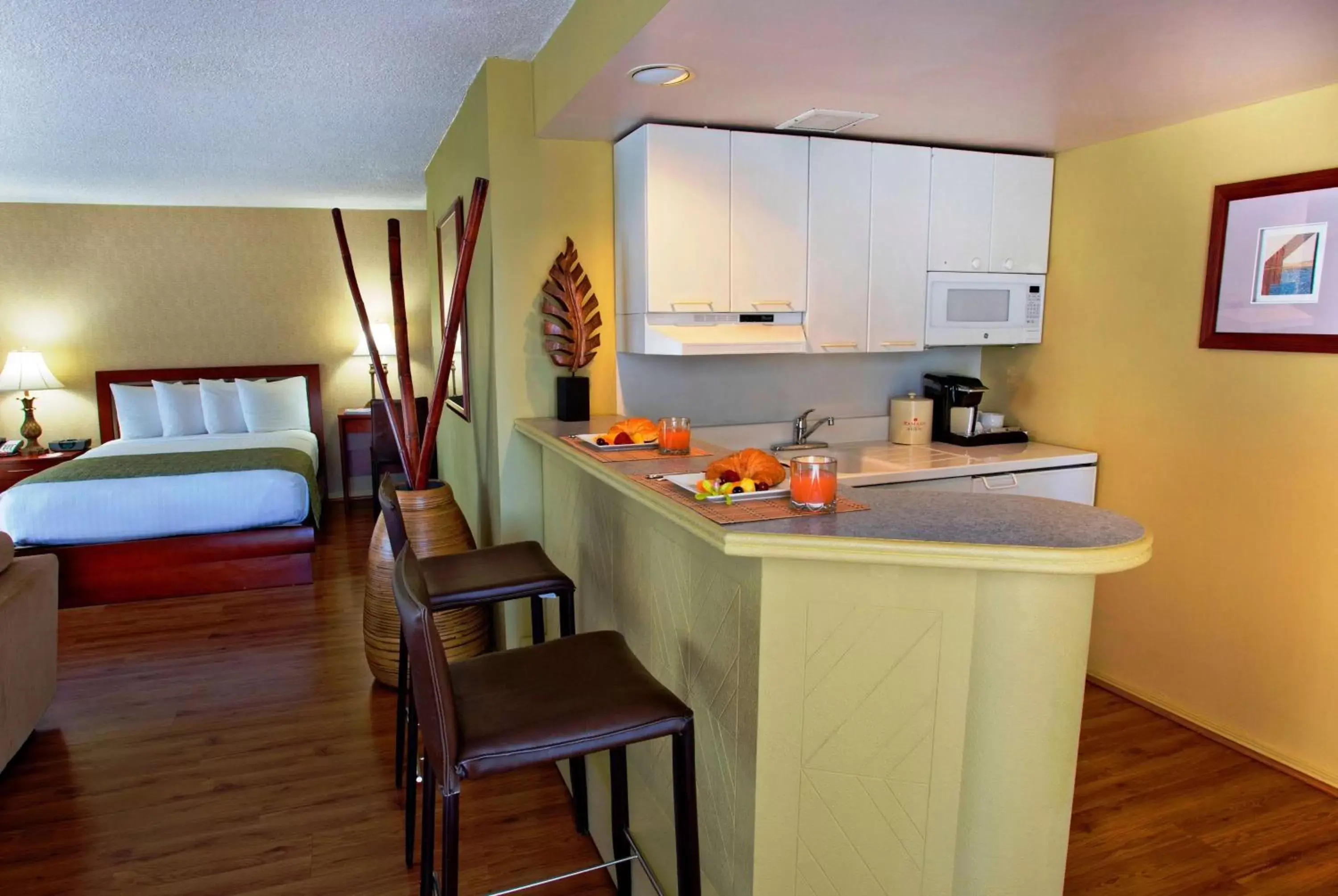 Photo of the whole room, Kitchen/Kitchenette in Ramada Plaza by Wyndham Waikiki