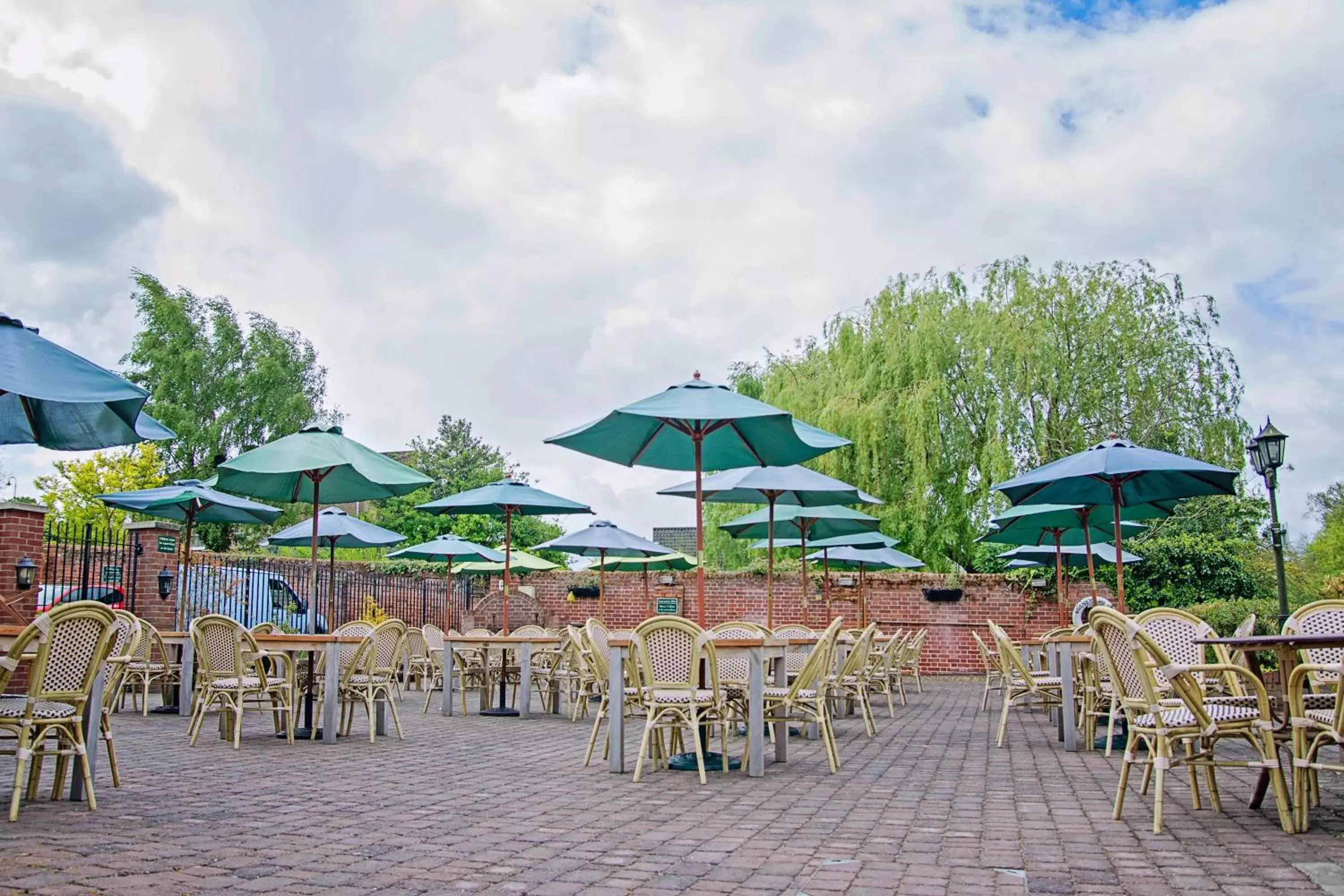 Patio, Restaurant/Places to Eat in Waveney House Hotel