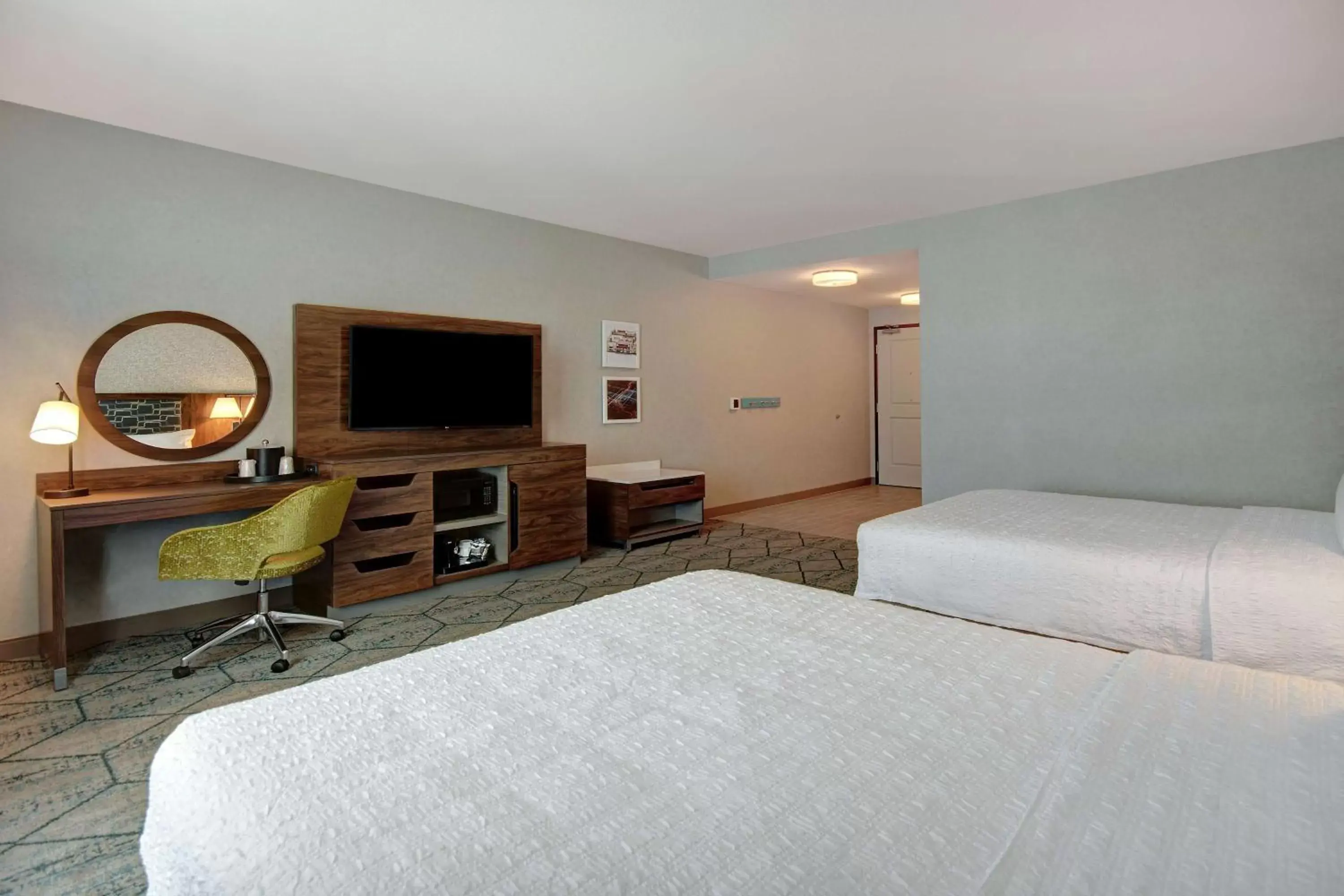 Queen Room with Two Queen Beds - Hearing Access/Non-Smoking in Hampton Inn & Suites Sunnyvale-Silicon Valley, Ca Queen Room with Two Queen Beds - Hearing Access/Non-Smoking in Hampton Inn & Suites Sunnyvale-Silicon Valley, Ca