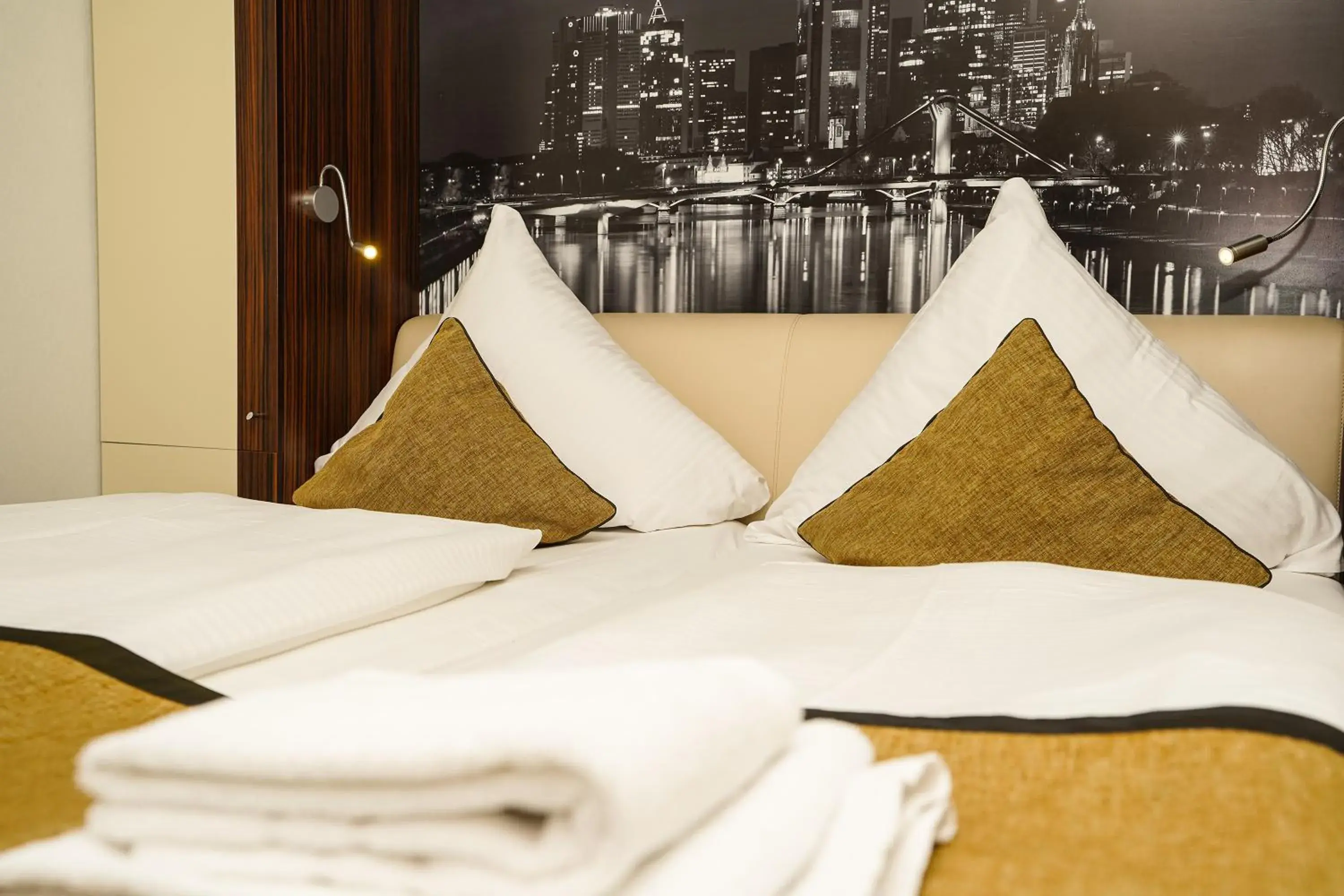 Bed in Hotel Scala Frankfurt City Centre