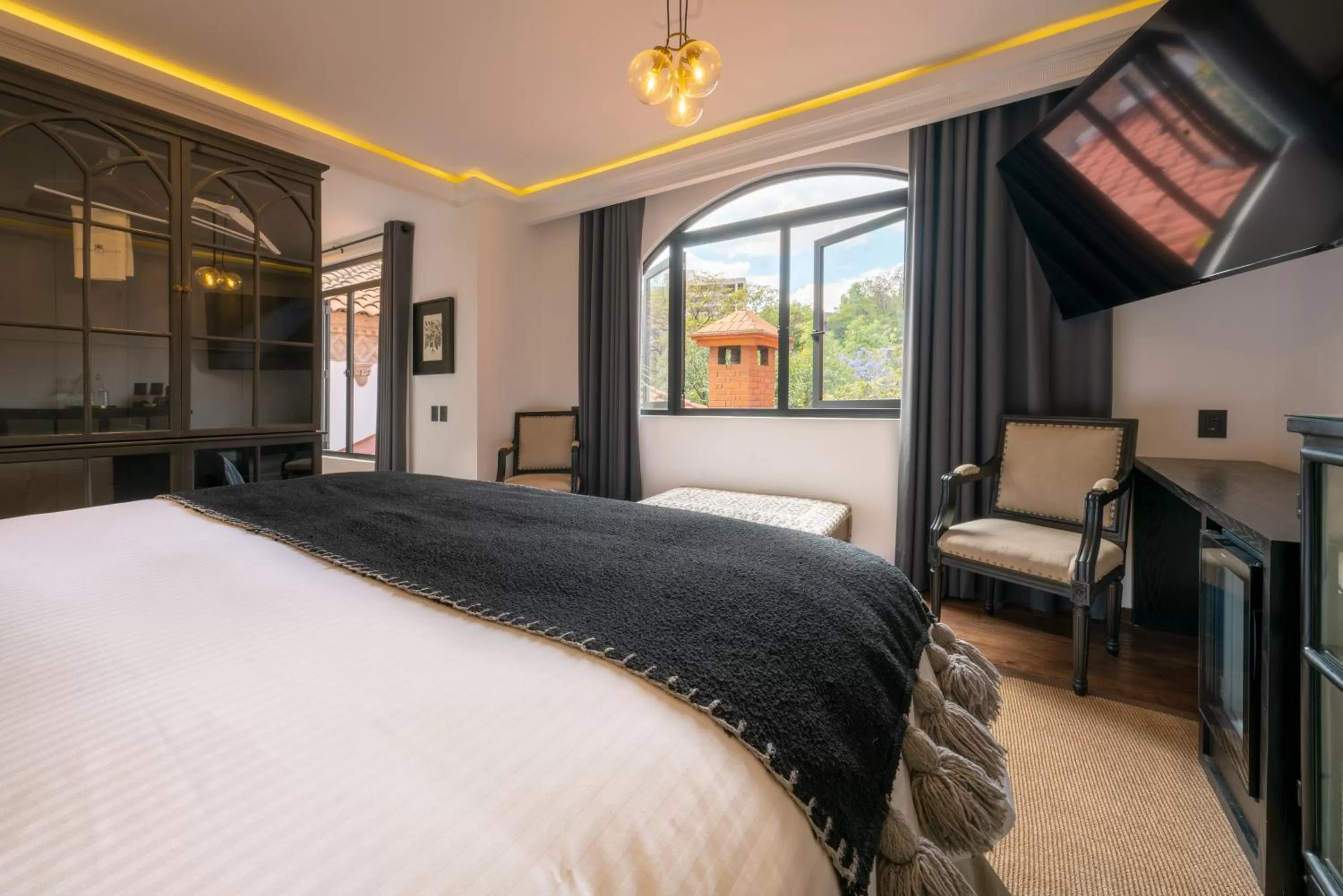 Photo of the whole room, Bed in Orchid House Mexico City